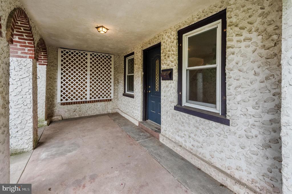 215 W Durand St