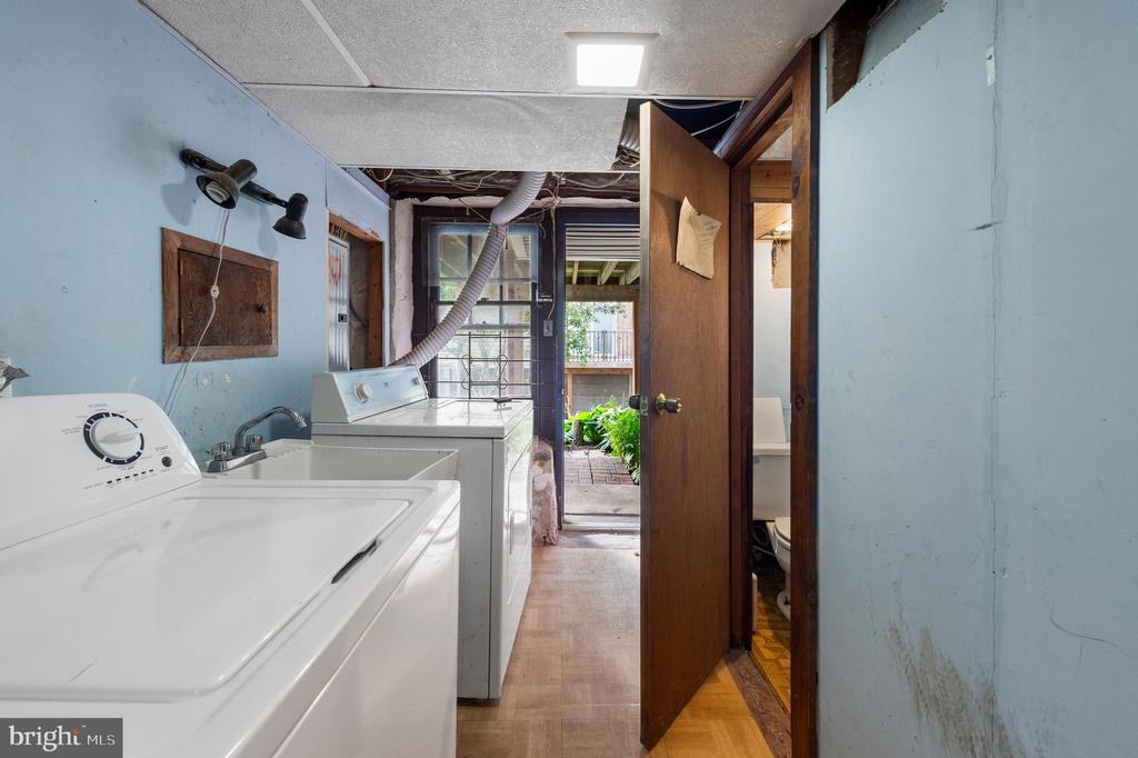 215 W Durand St
