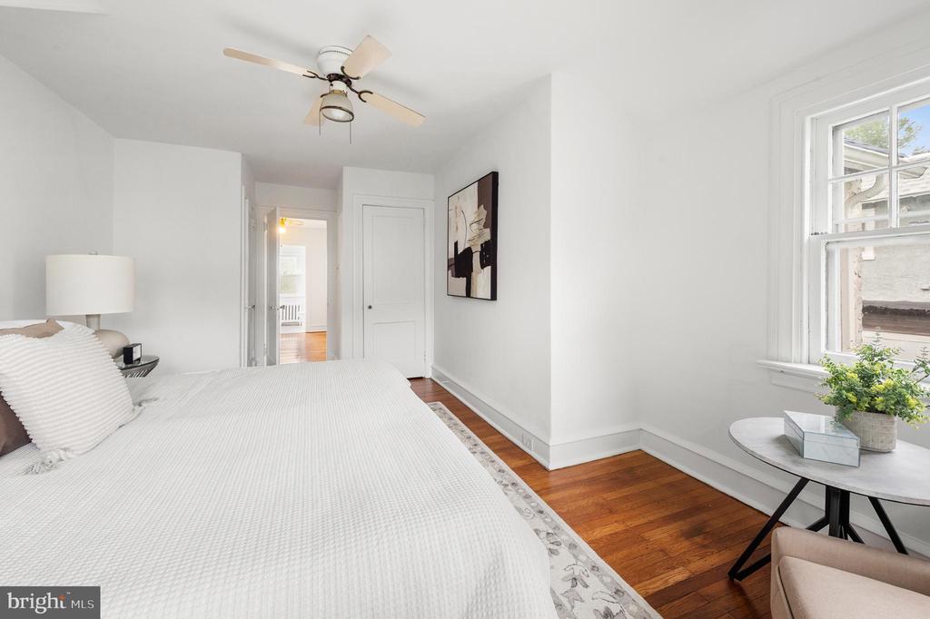215 W Durand St