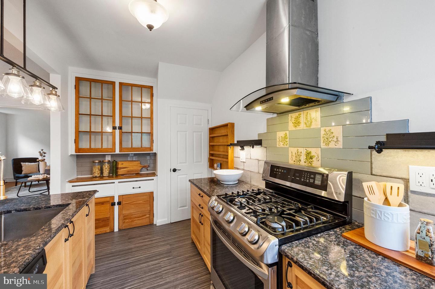 215 W Durand St