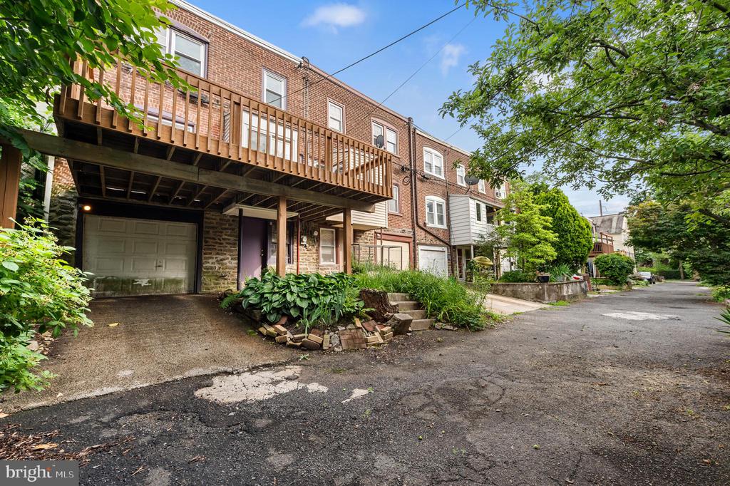 215 W Durand St