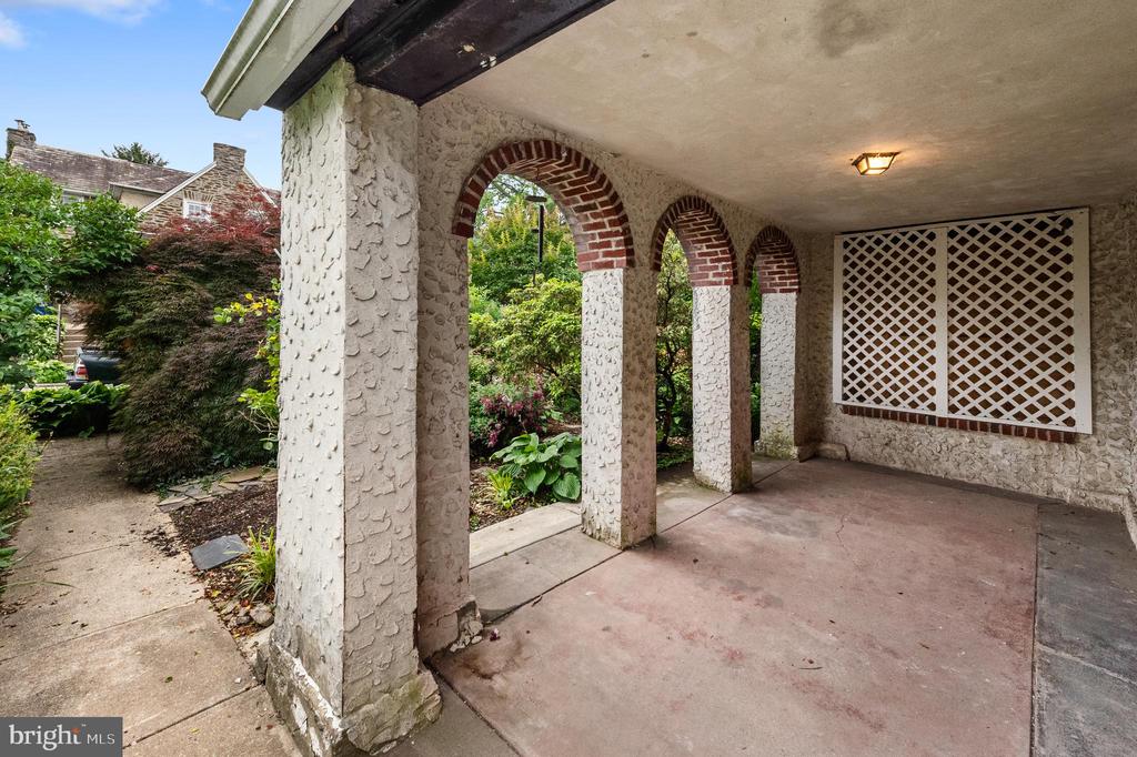 215 W Durand St