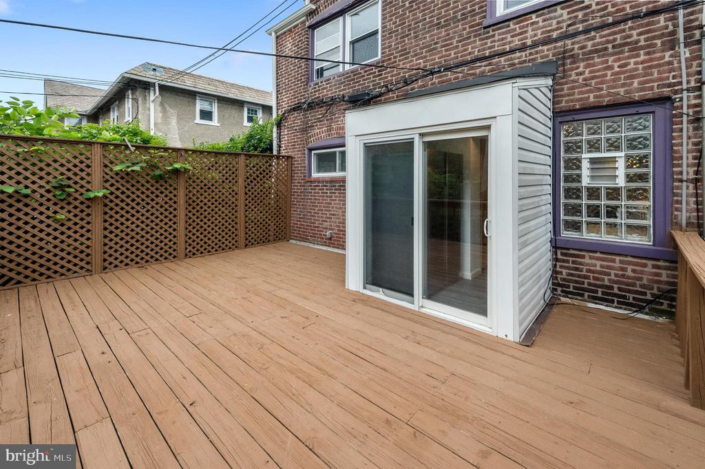 215 W Durand St