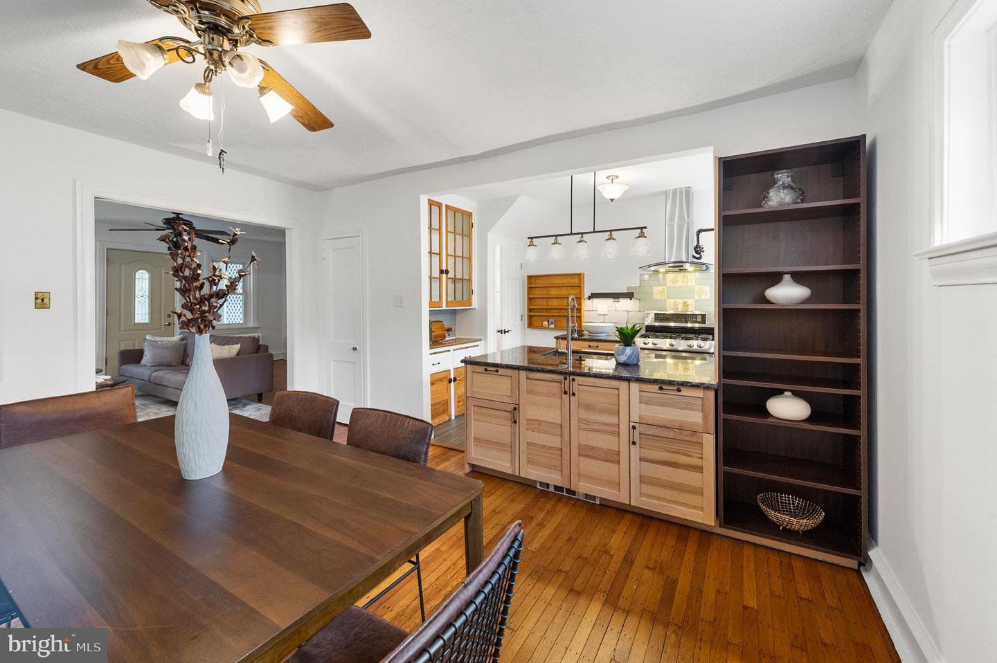 215 W Durand St