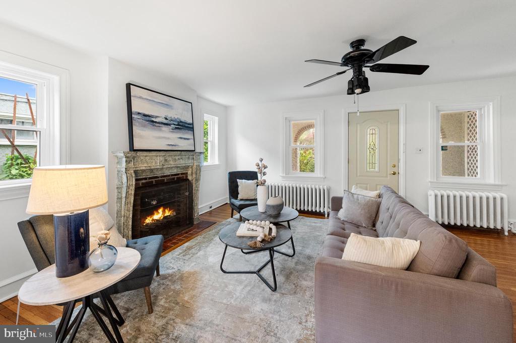 215 W Durand St