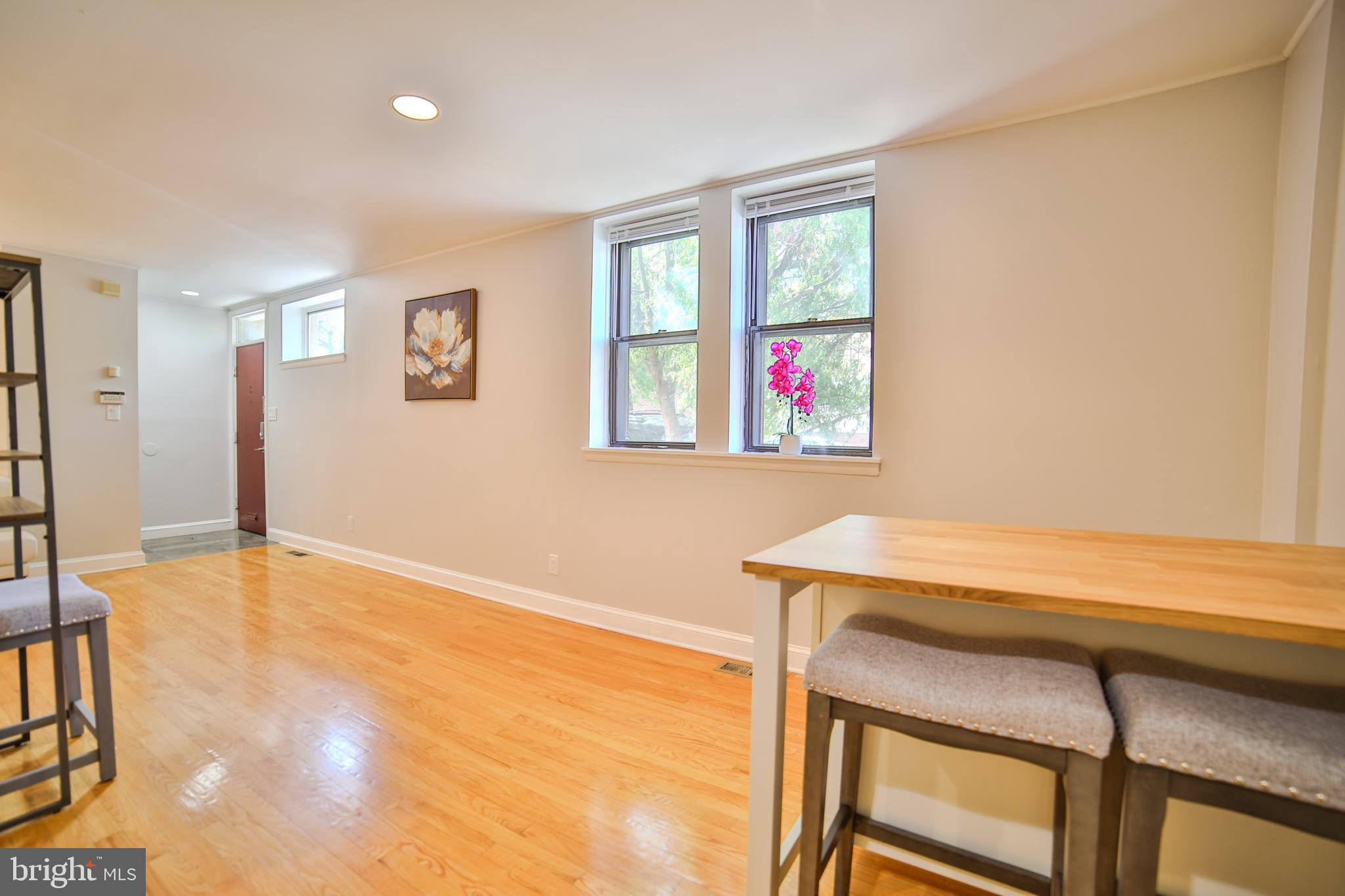 1035-37 Bainbridge St #B