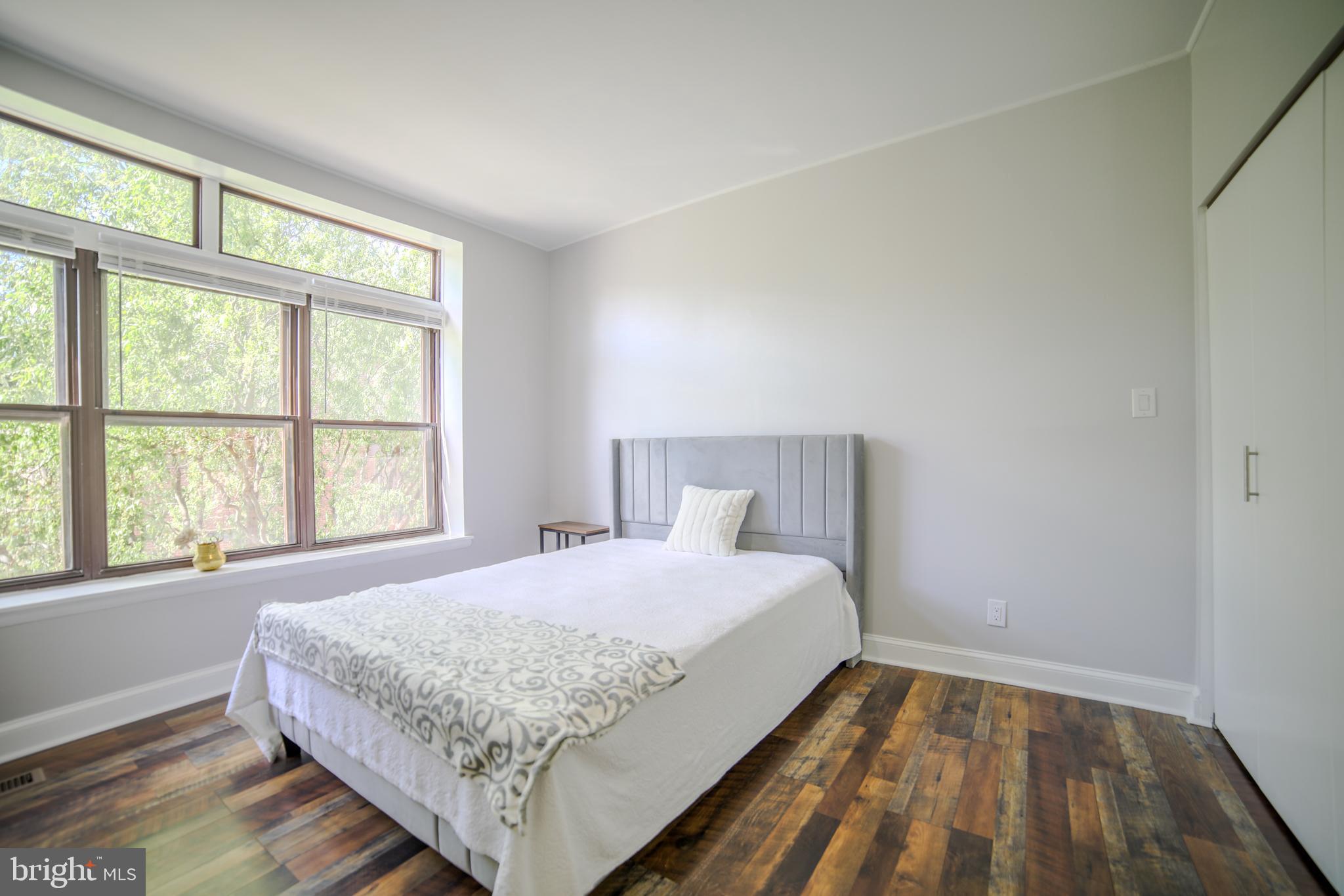 1035-37 Bainbridge St #B