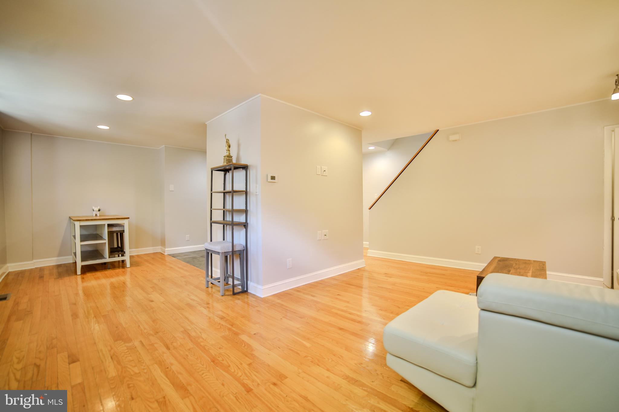 1035-37 Bainbridge St #B