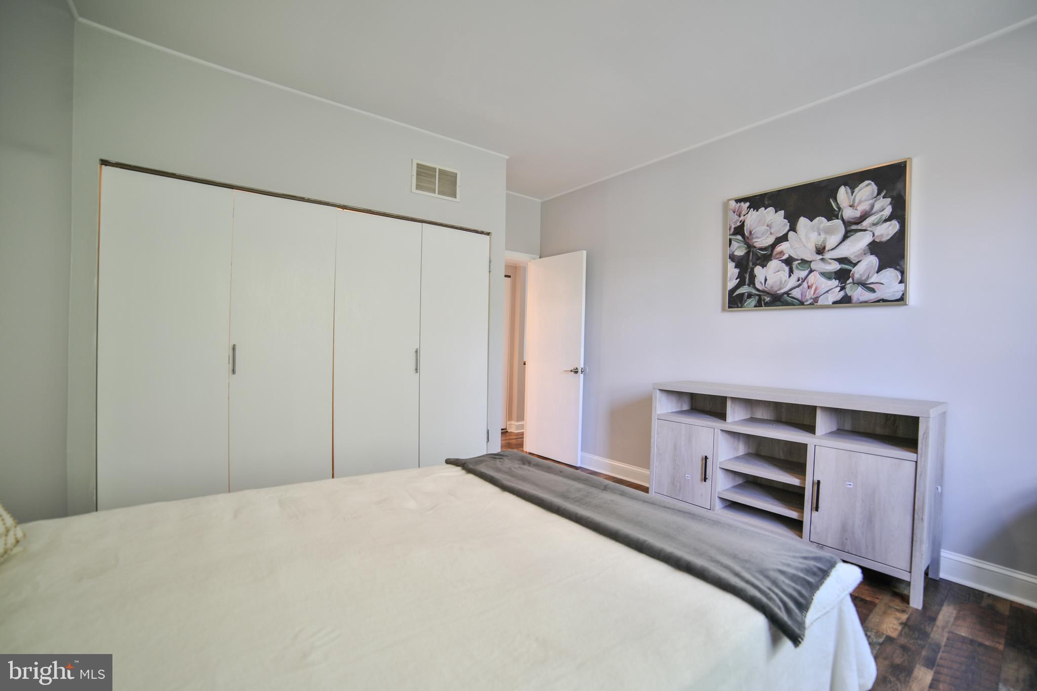 1035-37 Bainbridge St #B