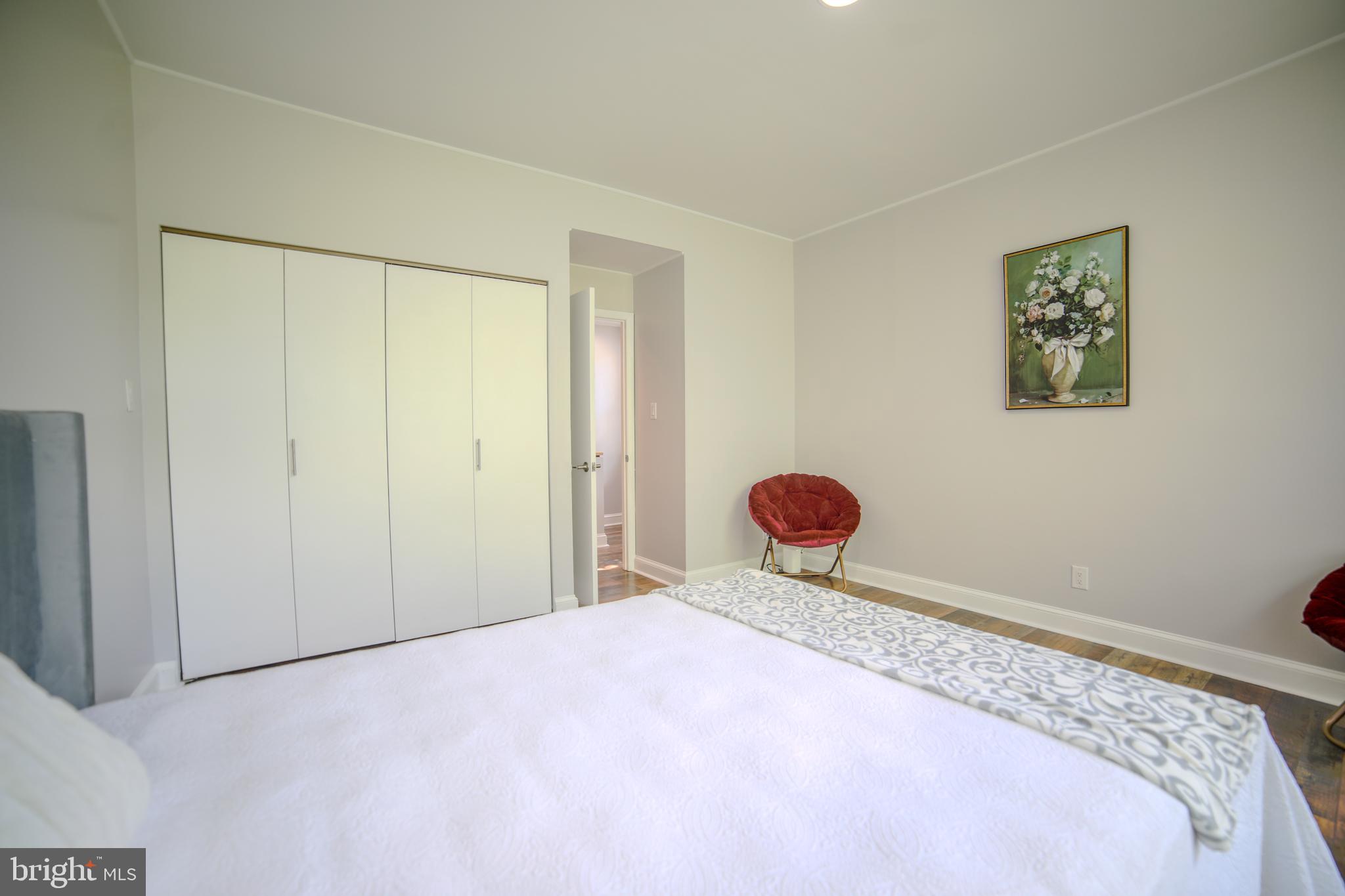 1035-37 Bainbridge St #B