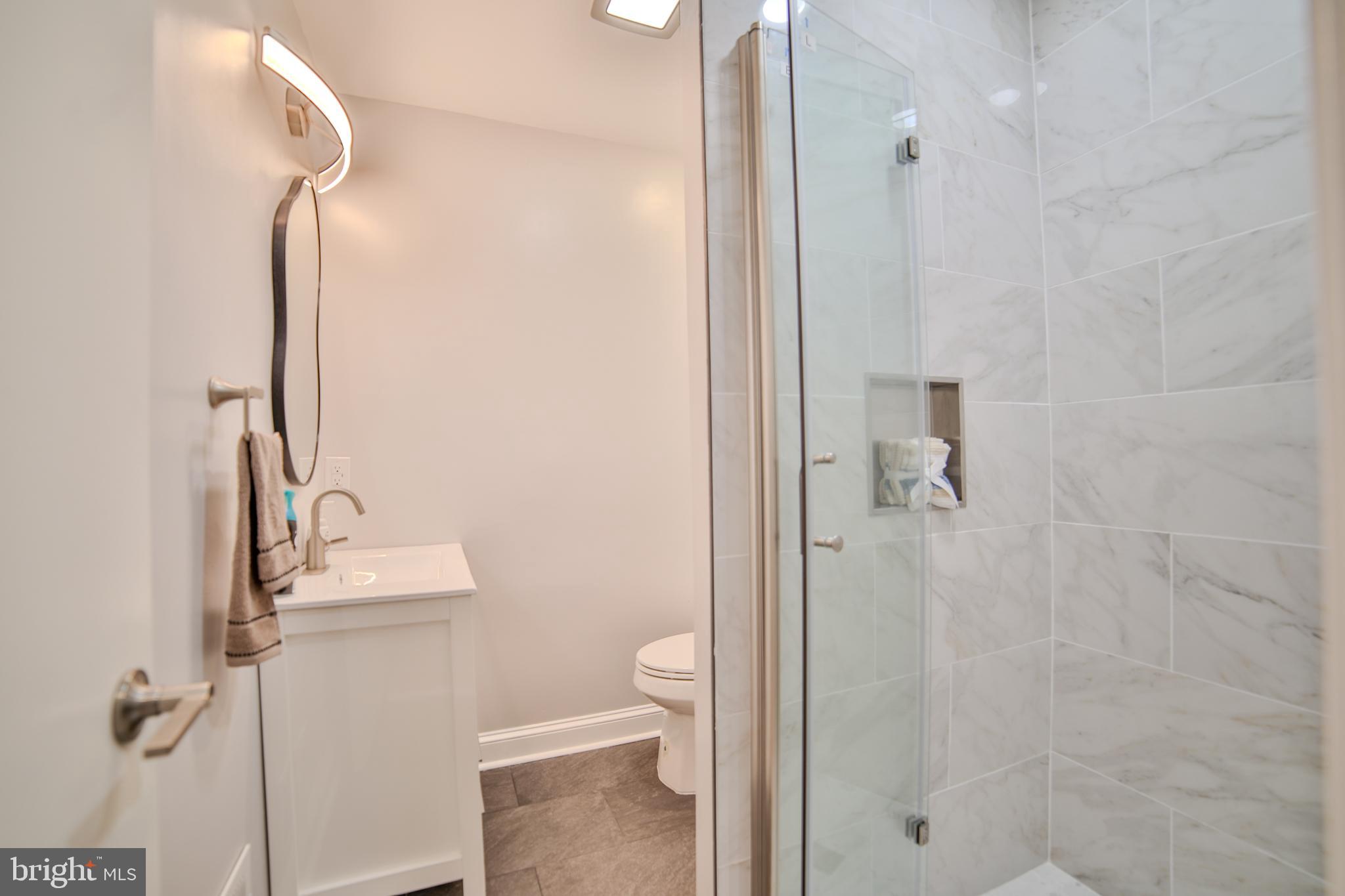 1035-37 Bainbridge St #B