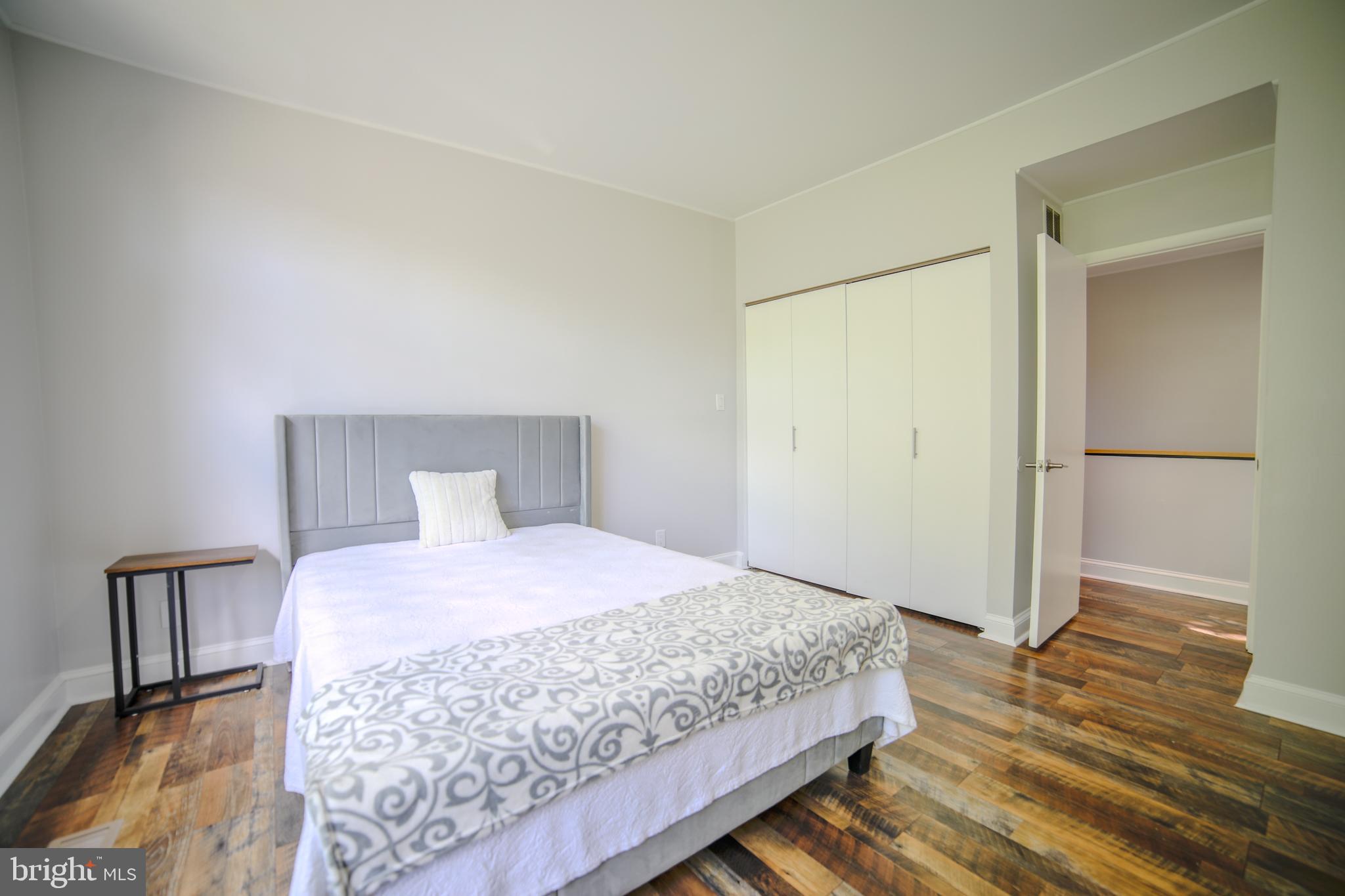 1035-37 Bainbridge St #B