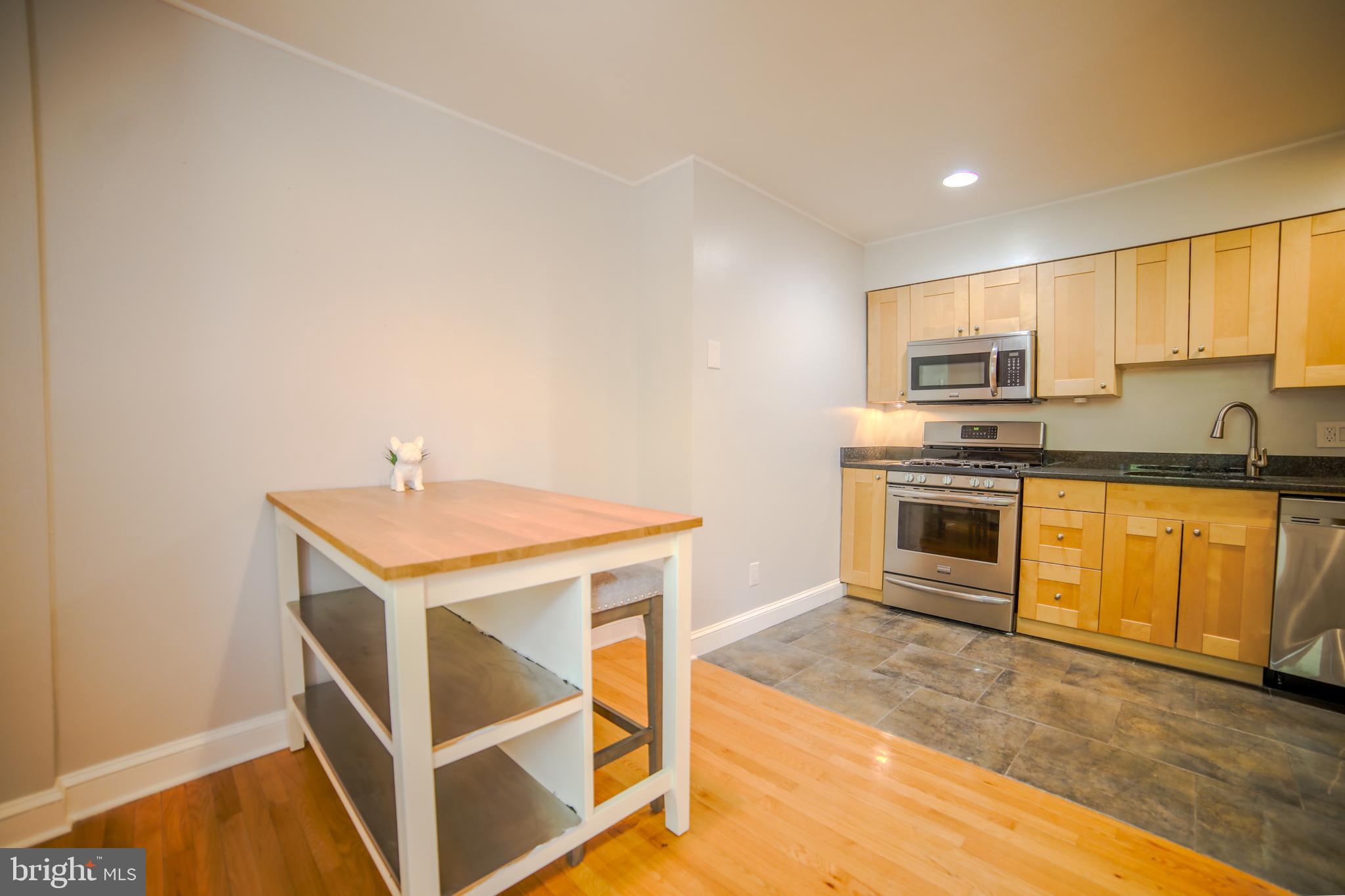 1035-37 Bainbridge St #B