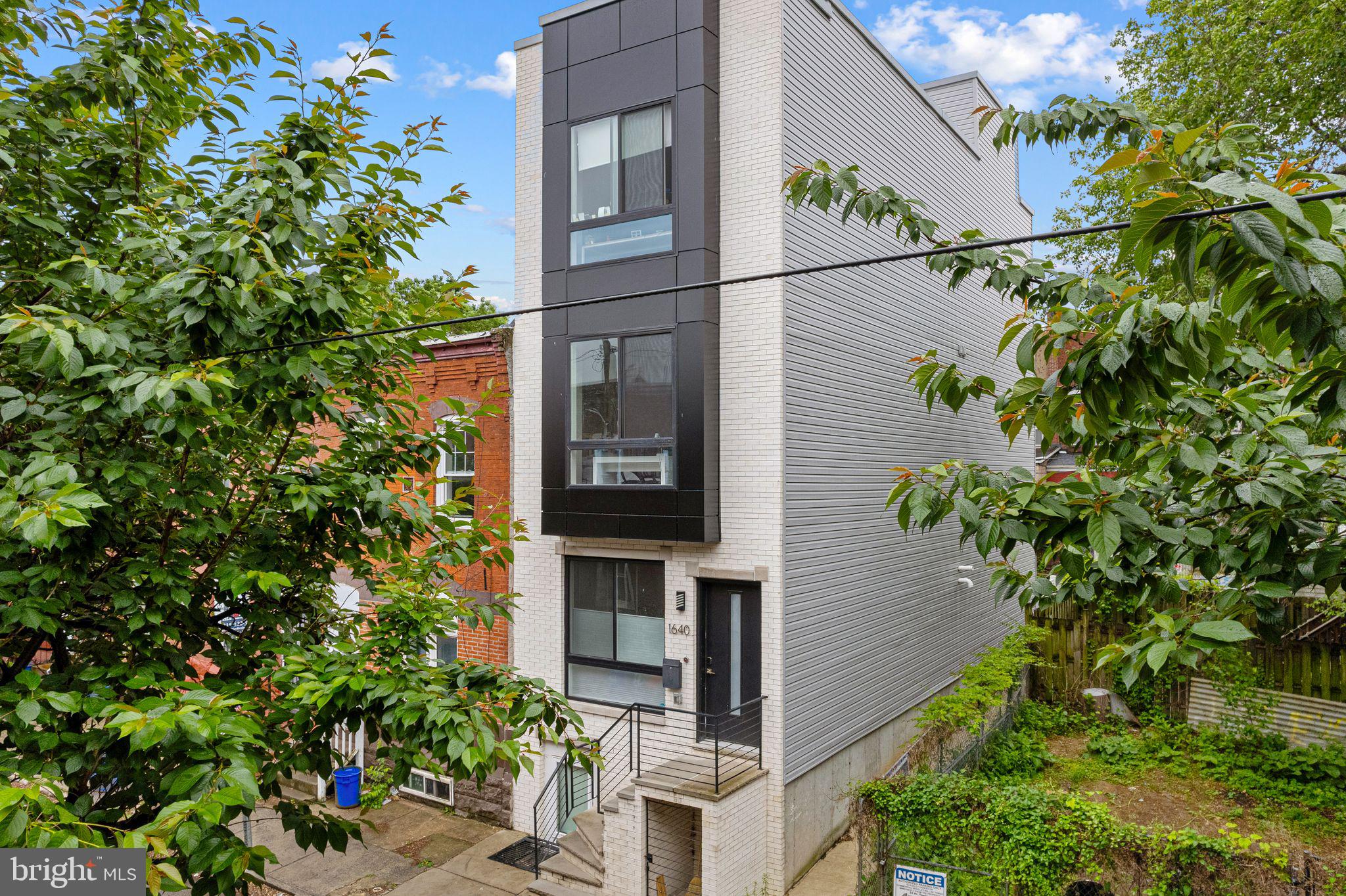 1640 Edgley St