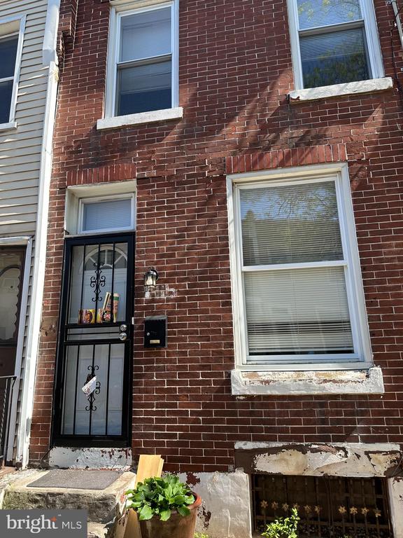1916 Brunner St