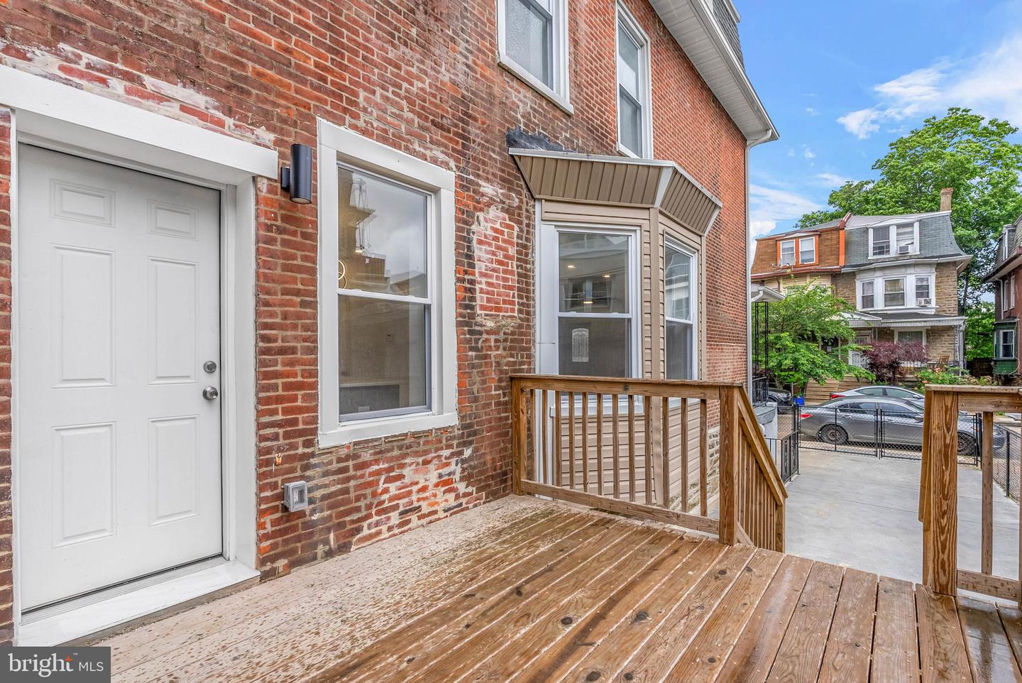 10 W Pomona St