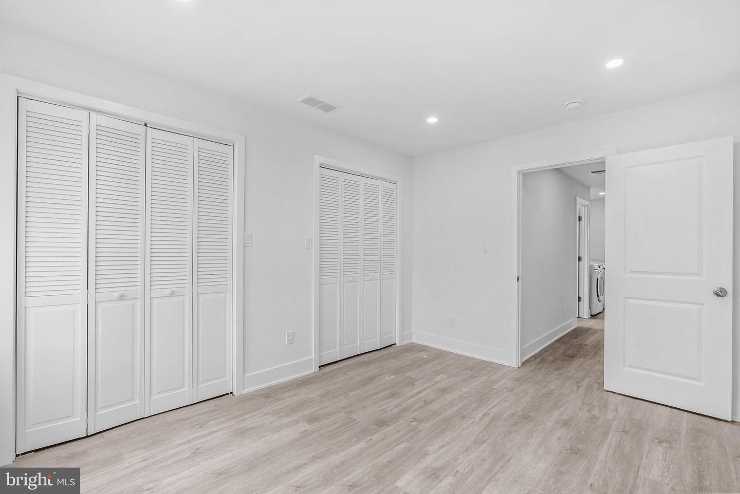10 W Pomona St