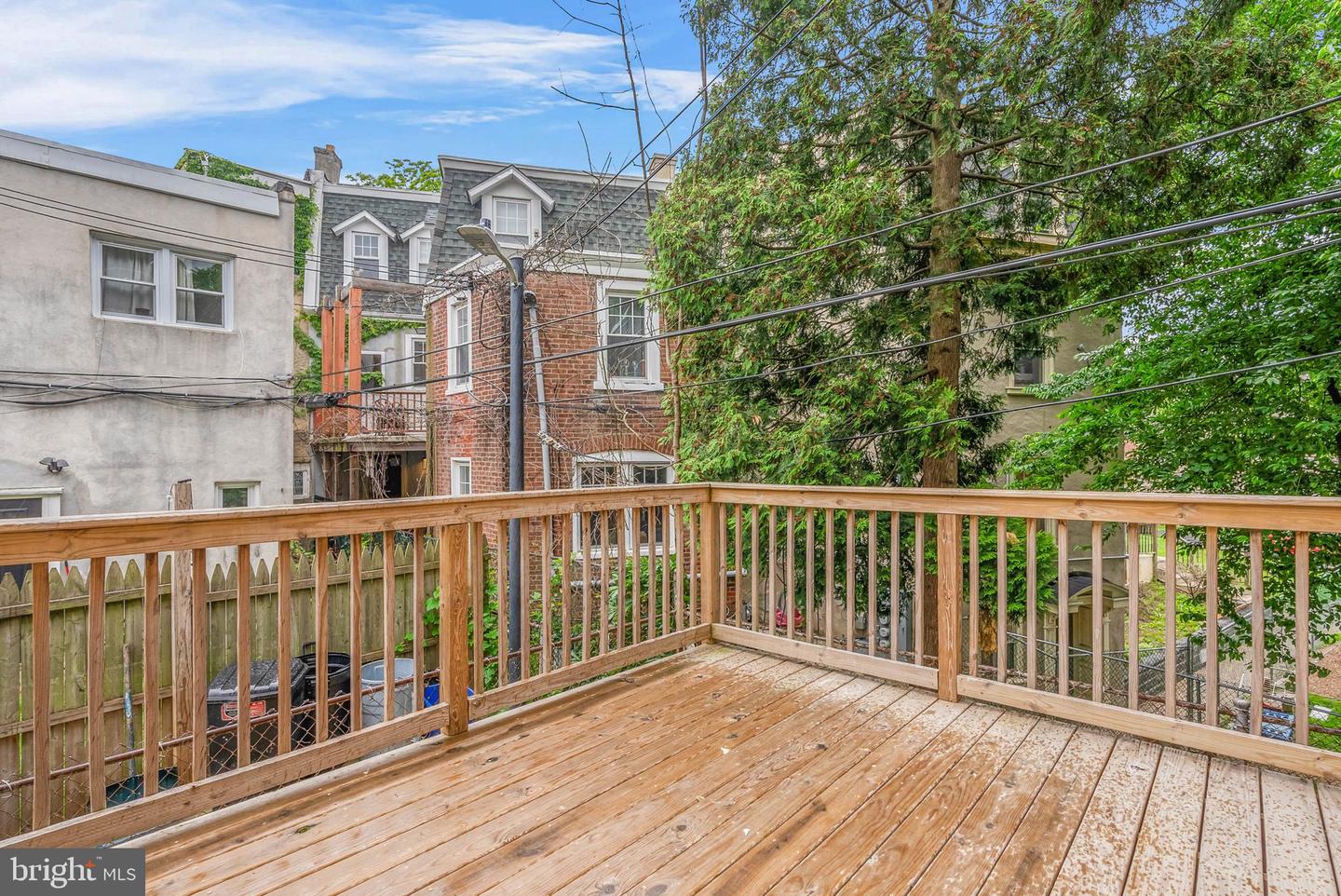 10 W Pomona St
