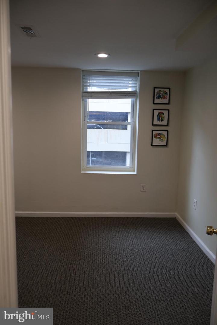 33 S 19TH ST #3RD FLOOR