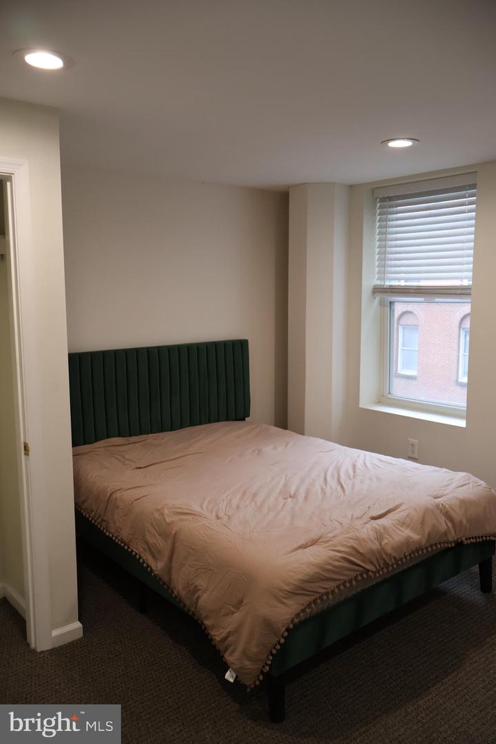 33 S 19TH ST #3RD FLOOR