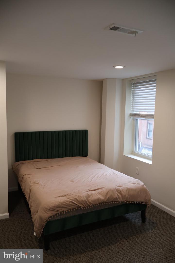 33 S 19TH ST #3RD FLOOR