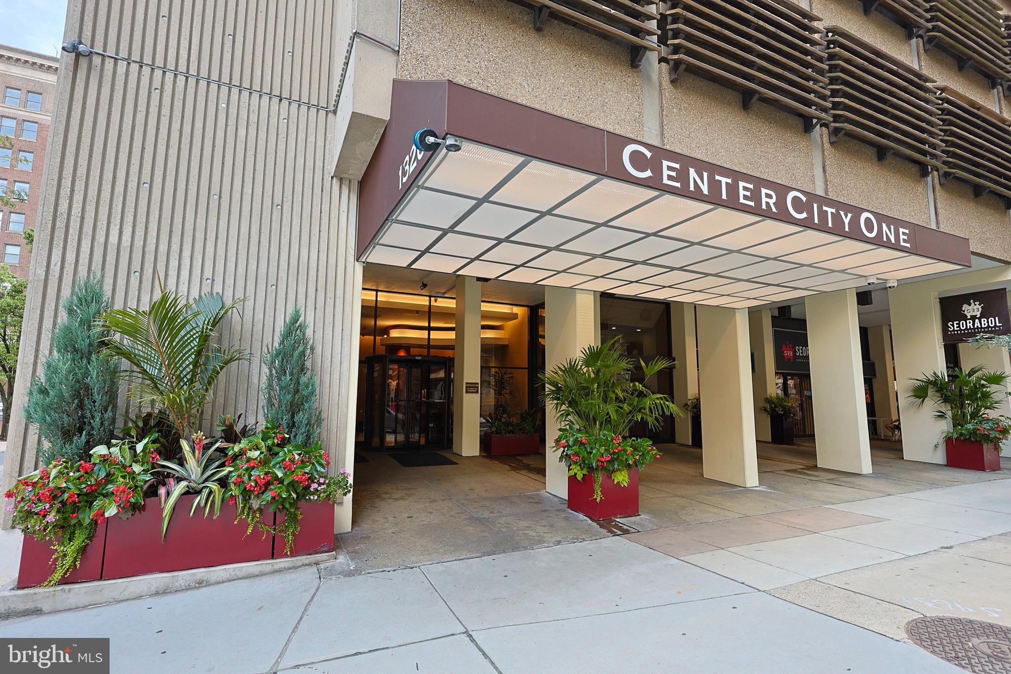 1326-42 Spruce St #1602