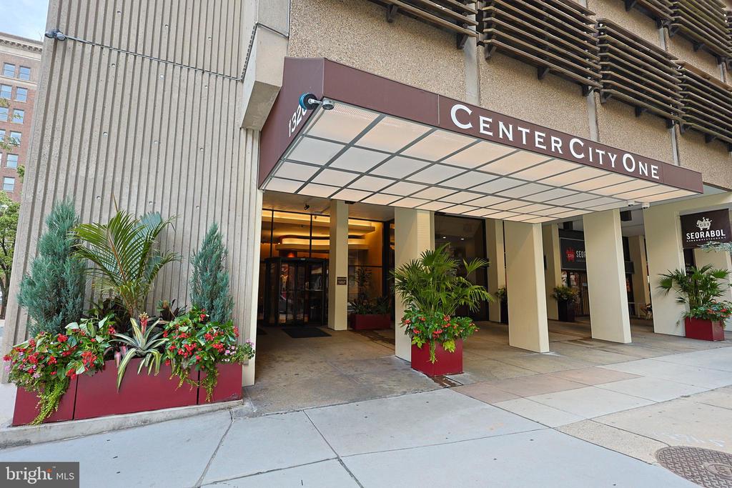 1326-42 Spruce St #1602