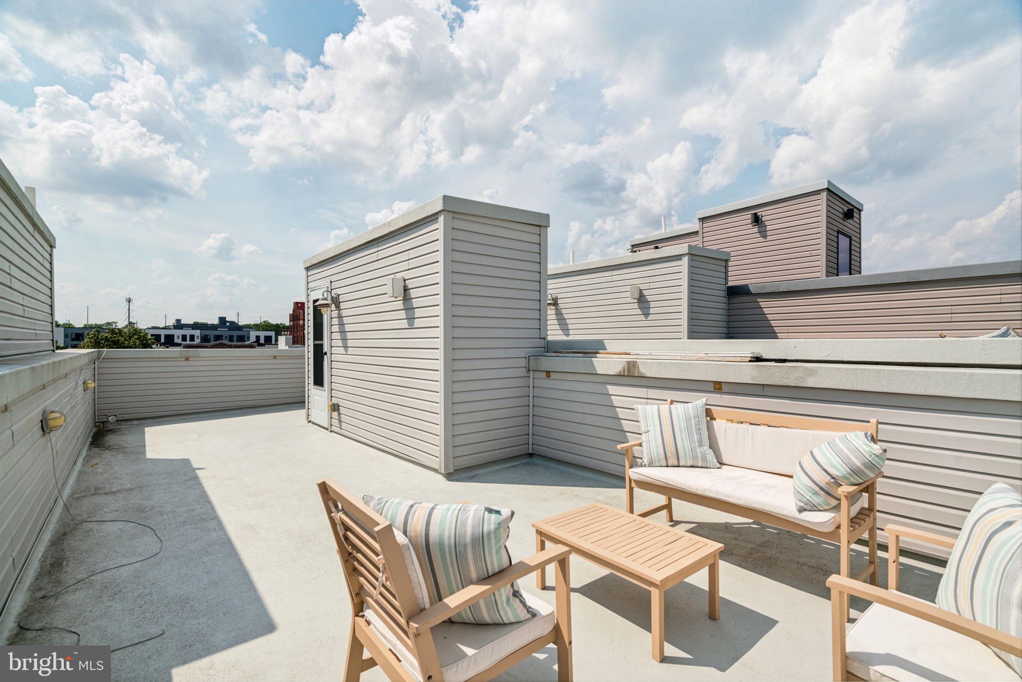 1444 N Myrtlewood St