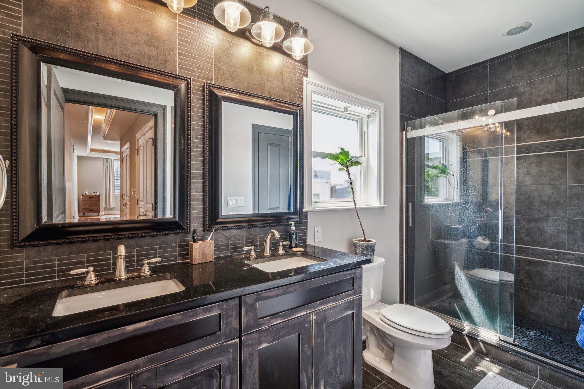 1444 N Myrtlewood St