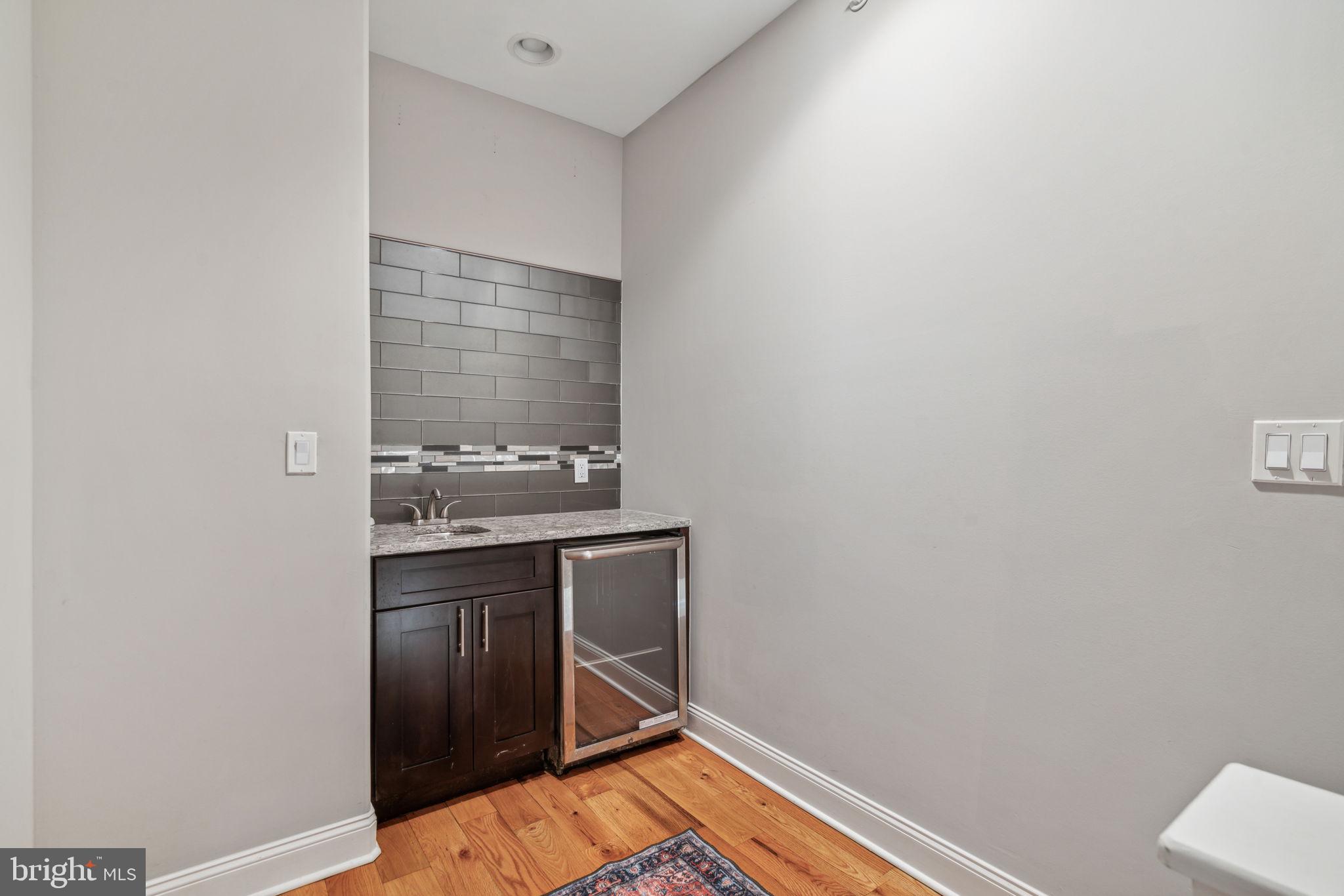 1444 N Myrtlewood St