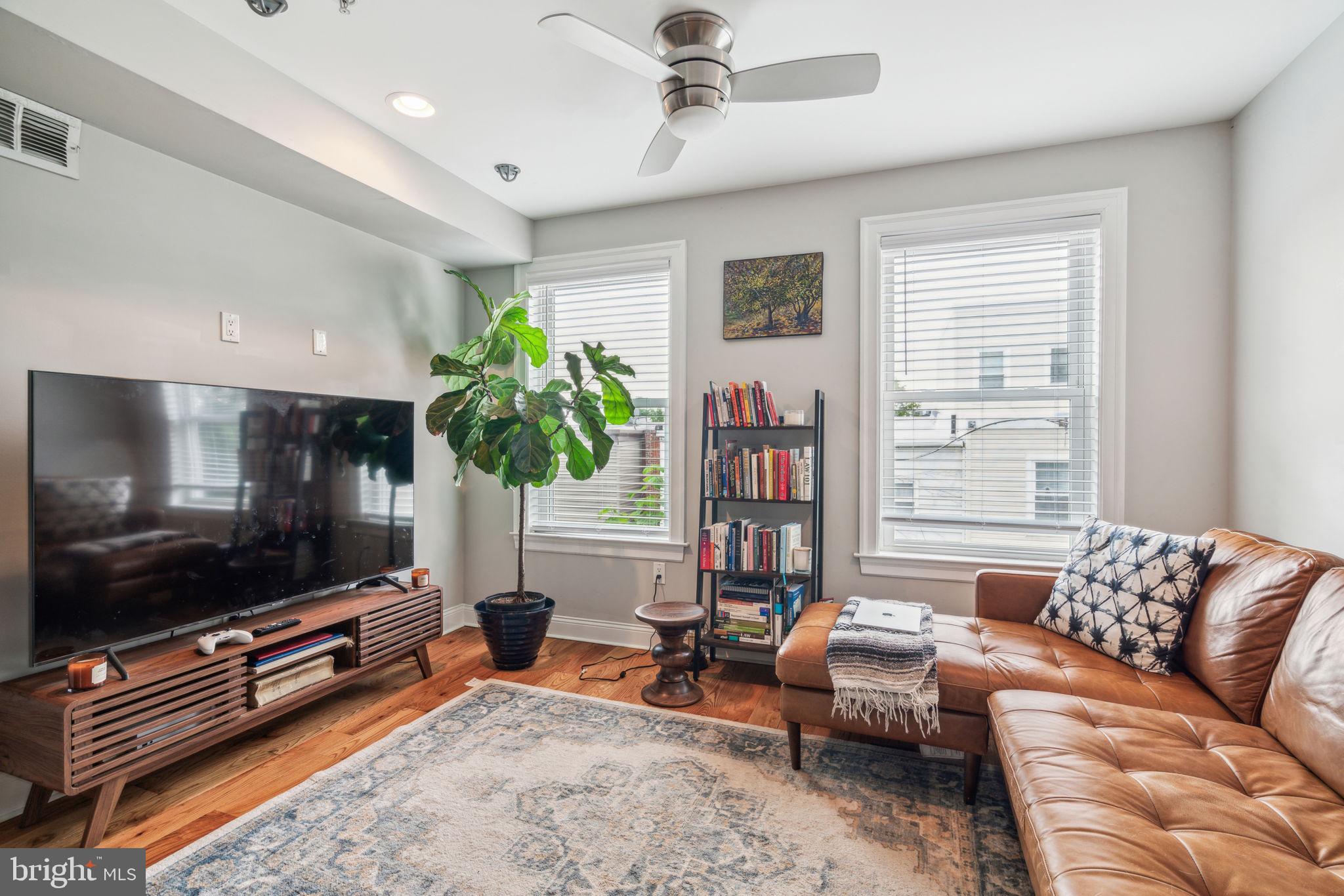 1444 N Myrtlewood St