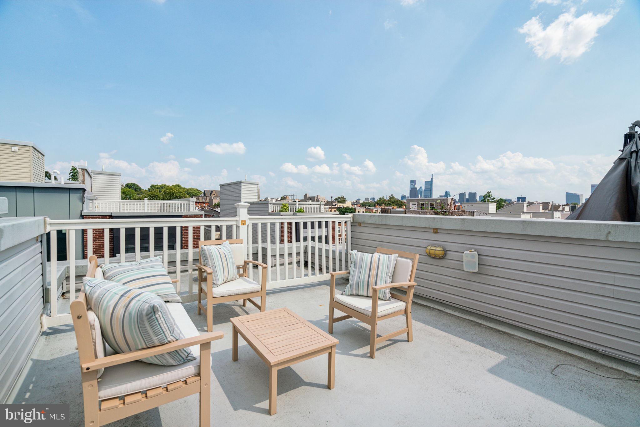 1444 N Myrtlewood St