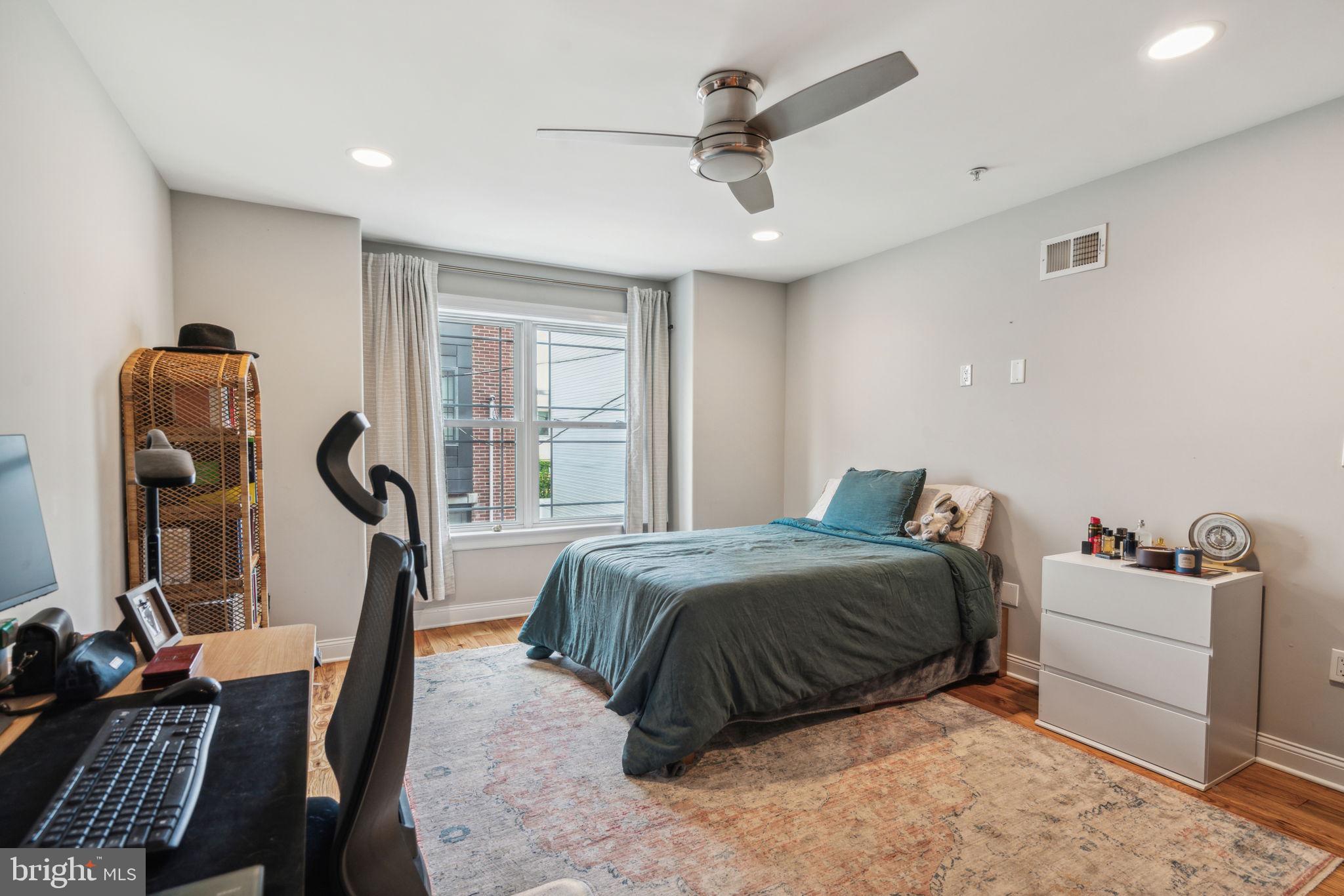 1444 N Myrtlewood St