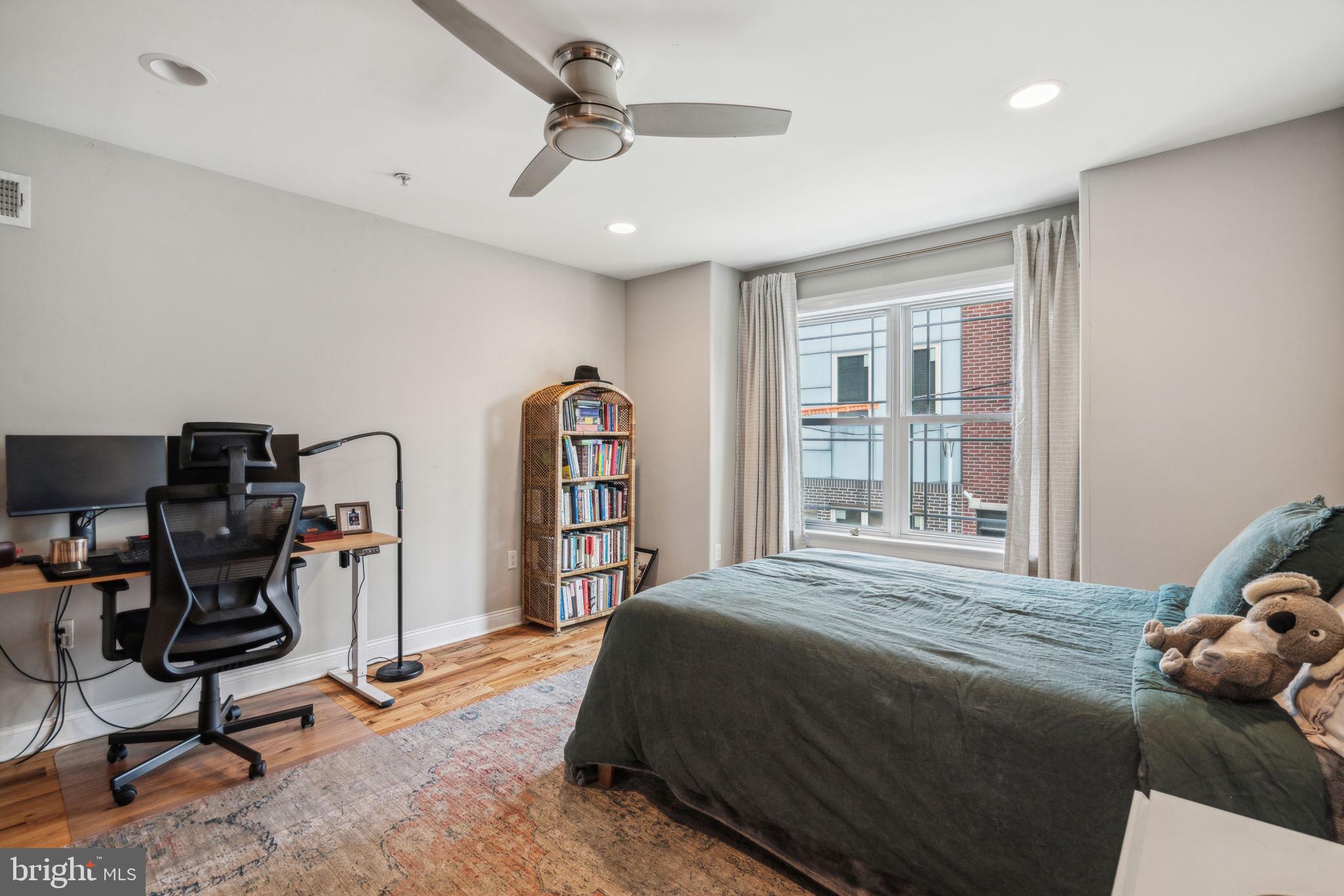 1444 N Myrtlewood St