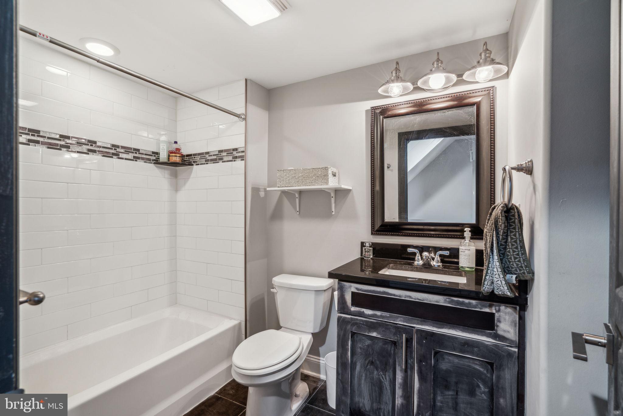 1444 N Myrtlewood St