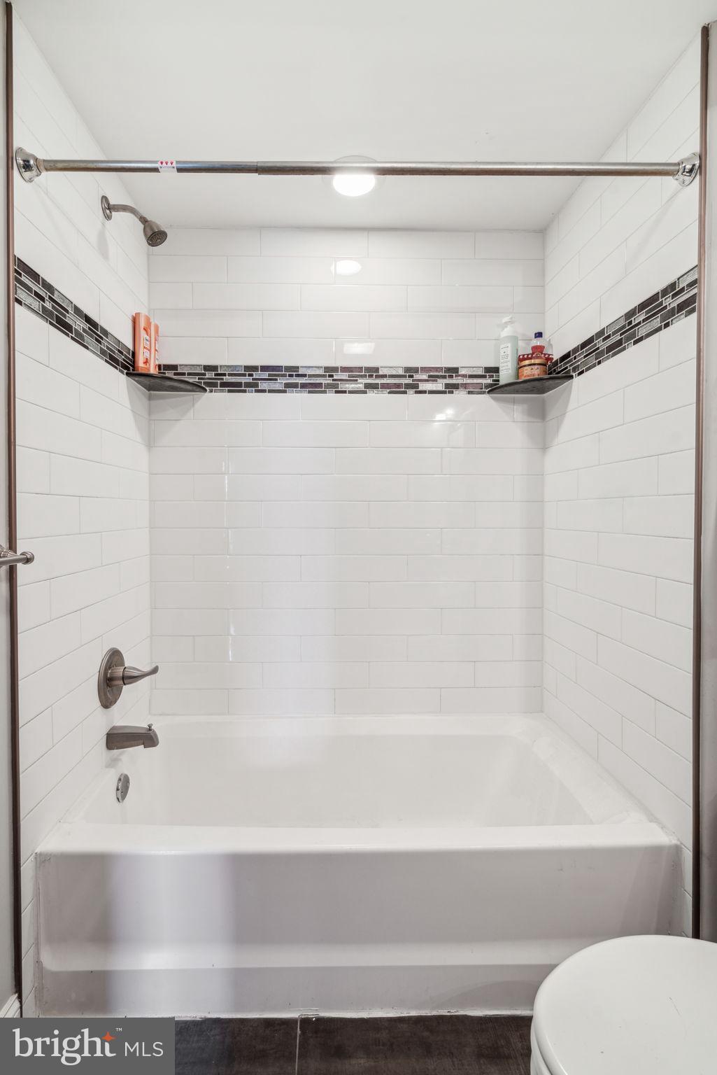 1444 N Myrtlewood St