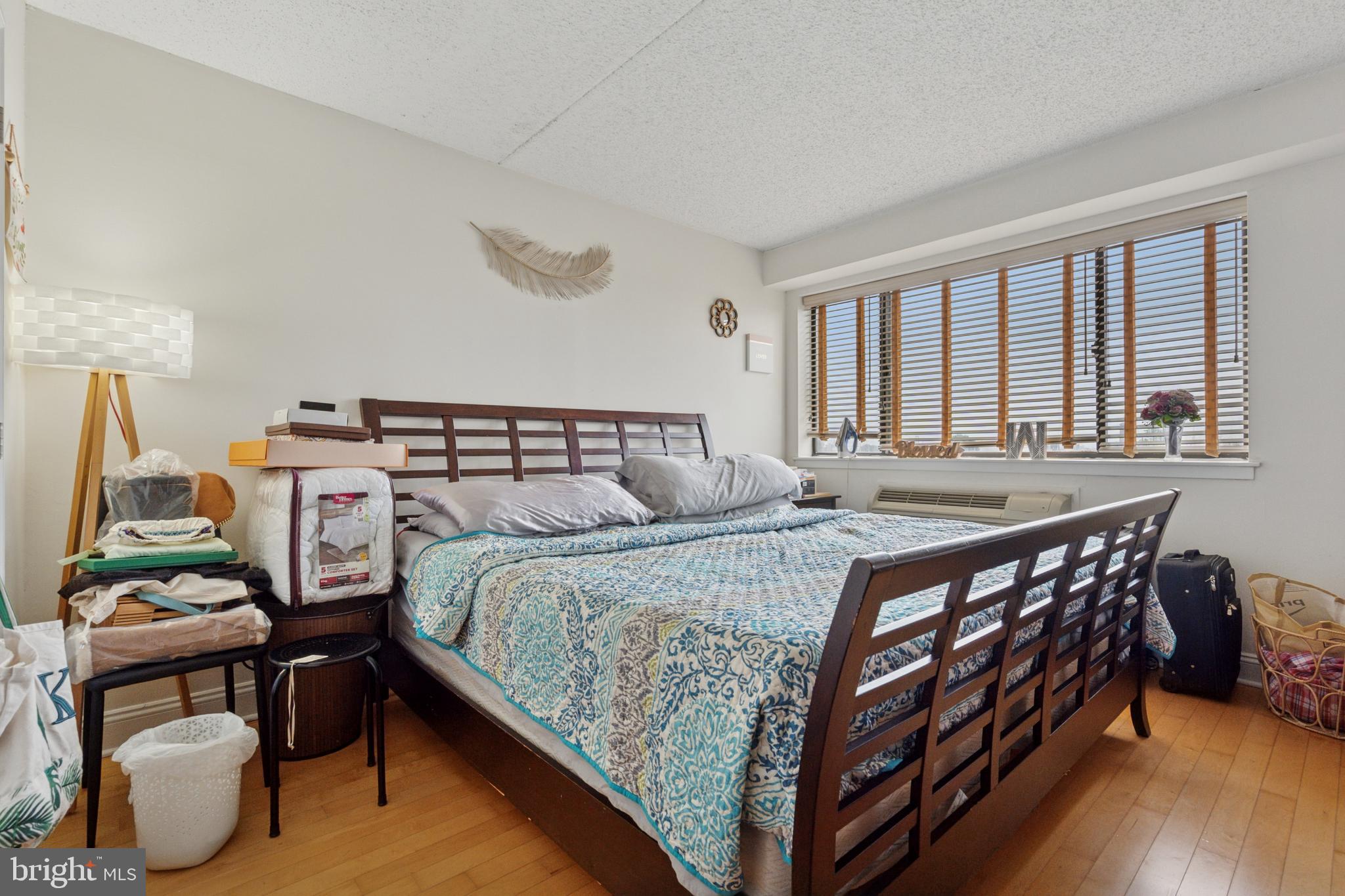 200-10 Lombard St #728