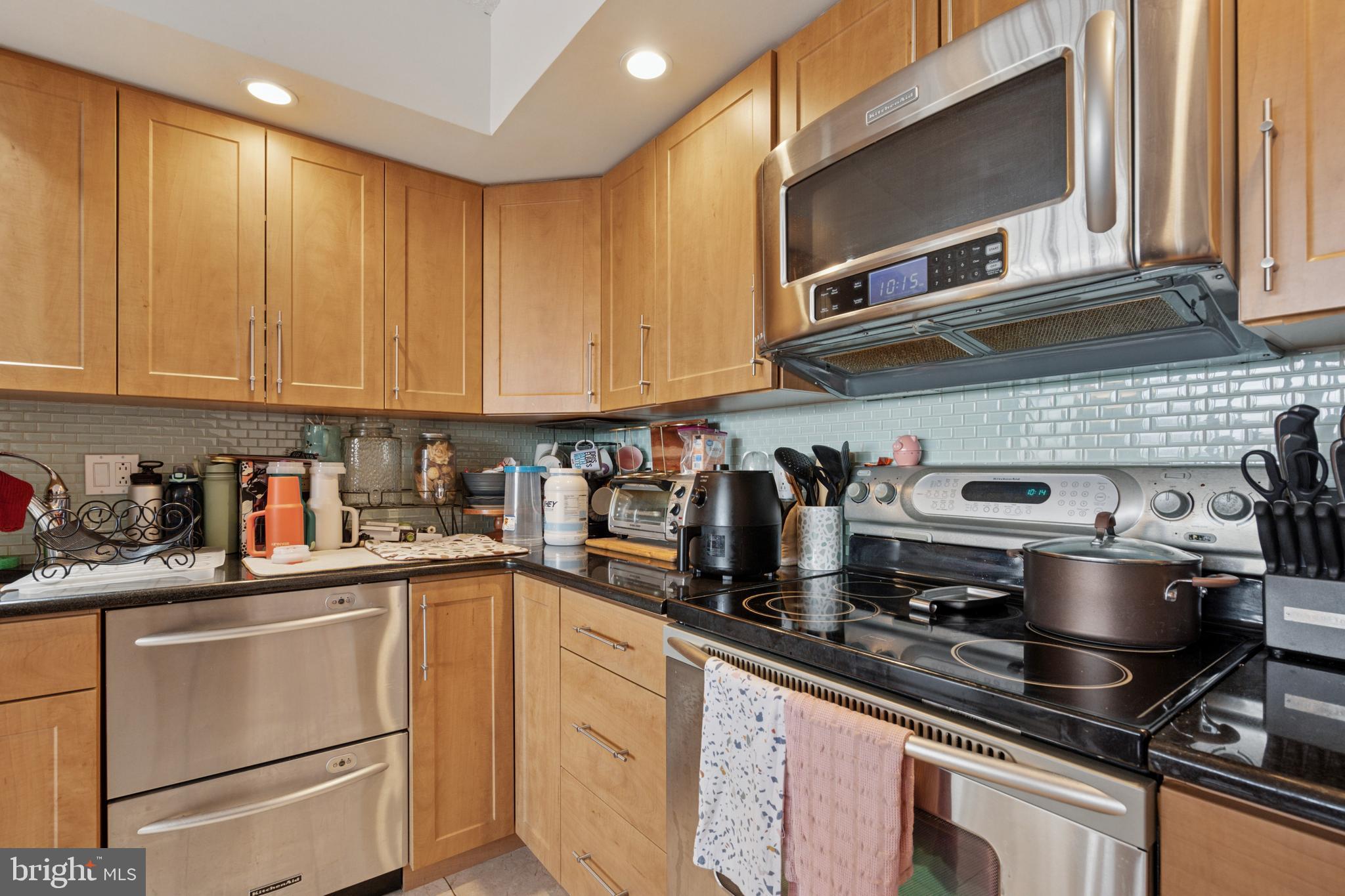 200-10 Lombard St #728