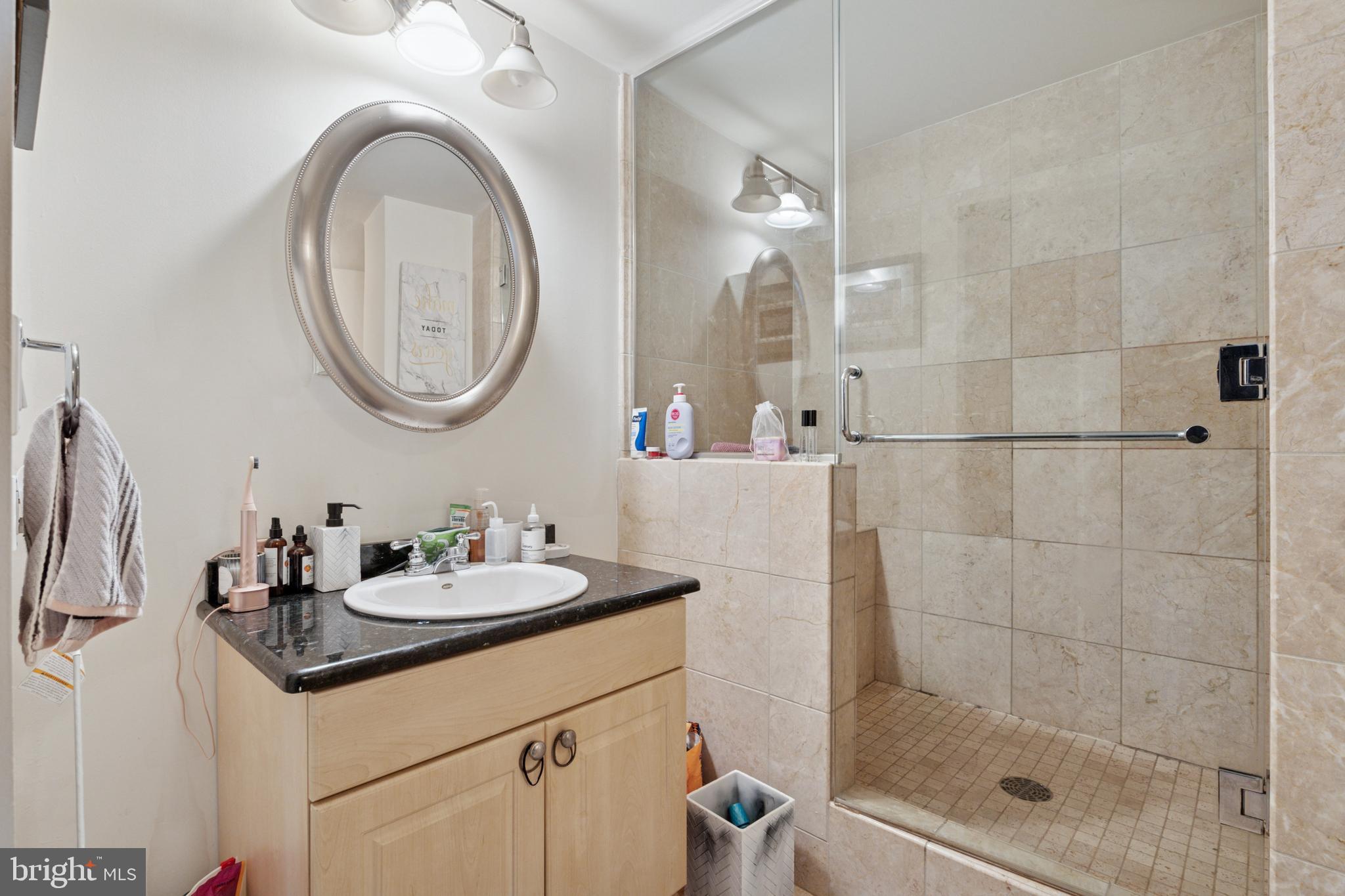 200-10 Lombard St #728