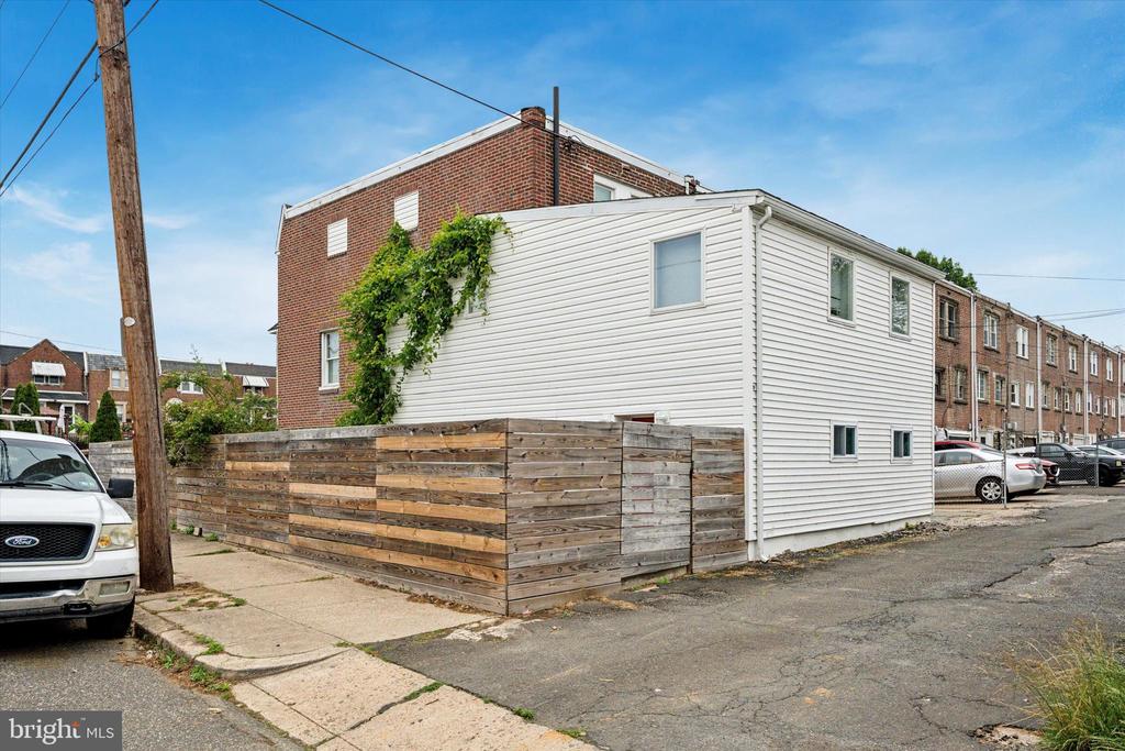 3439 Decatur St