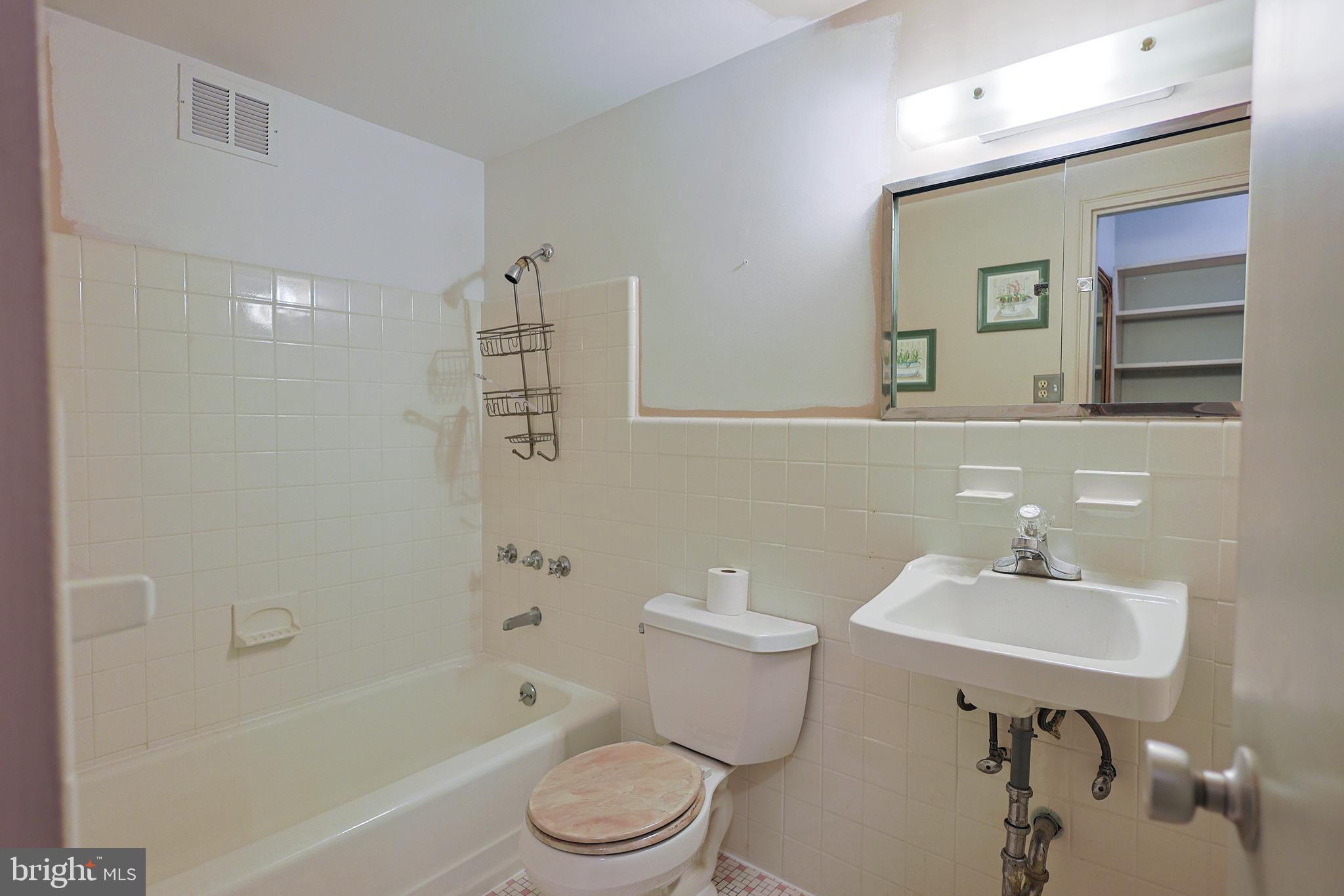 1900 John F Kennedy Blvd #820