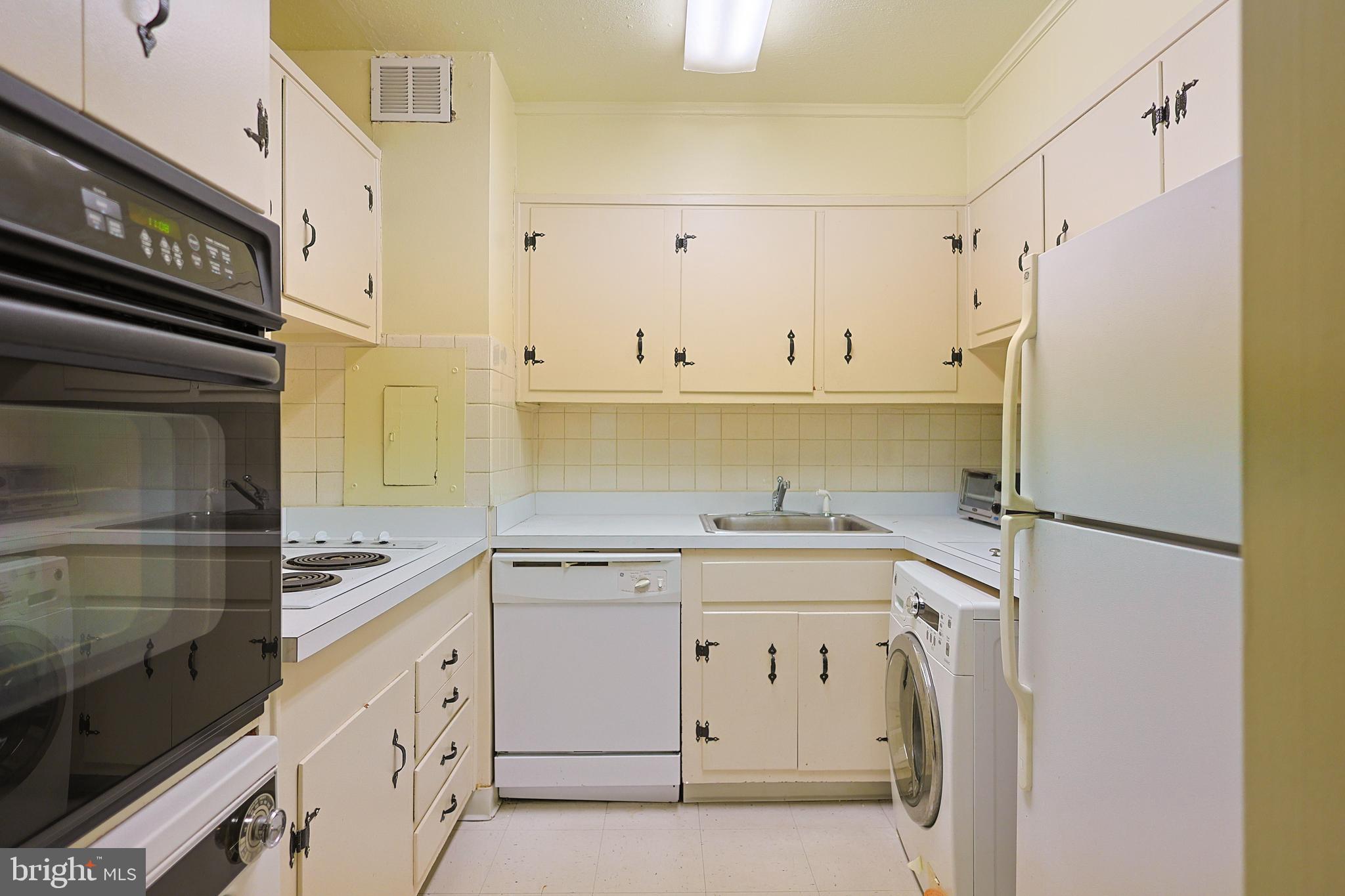 1900 John F Kennedy Blvd #820