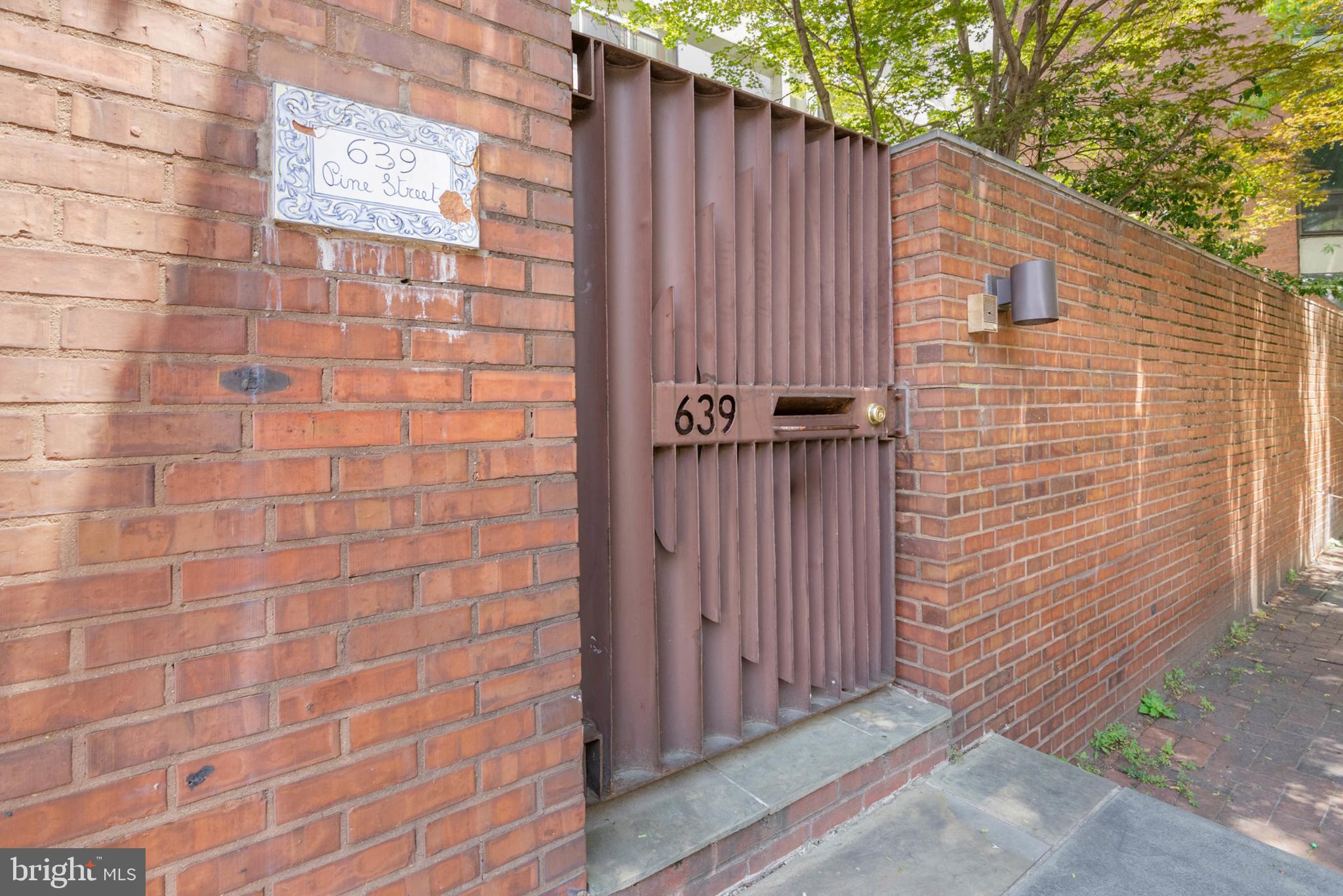 639 Pine St