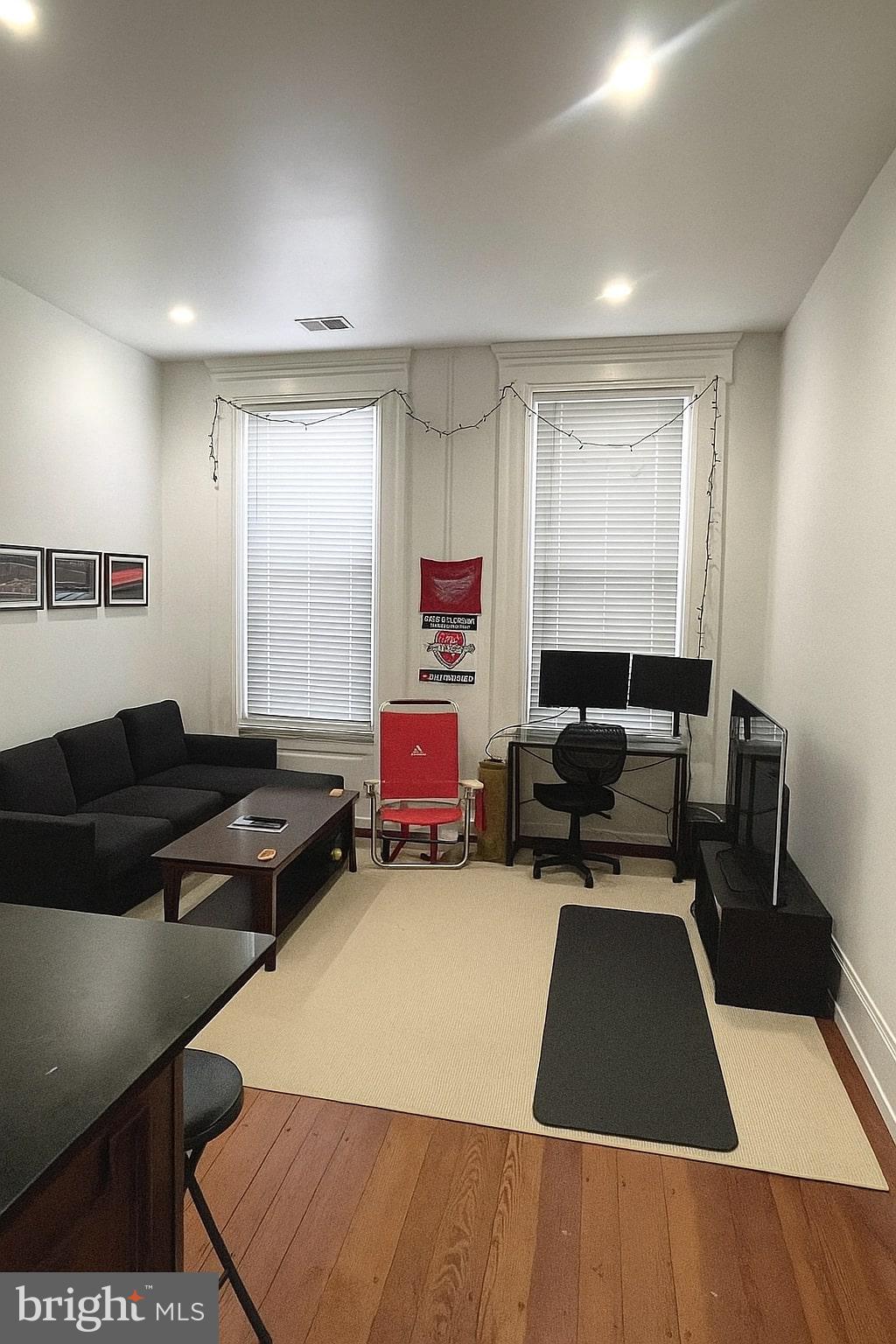 1732 Mount Vernon St