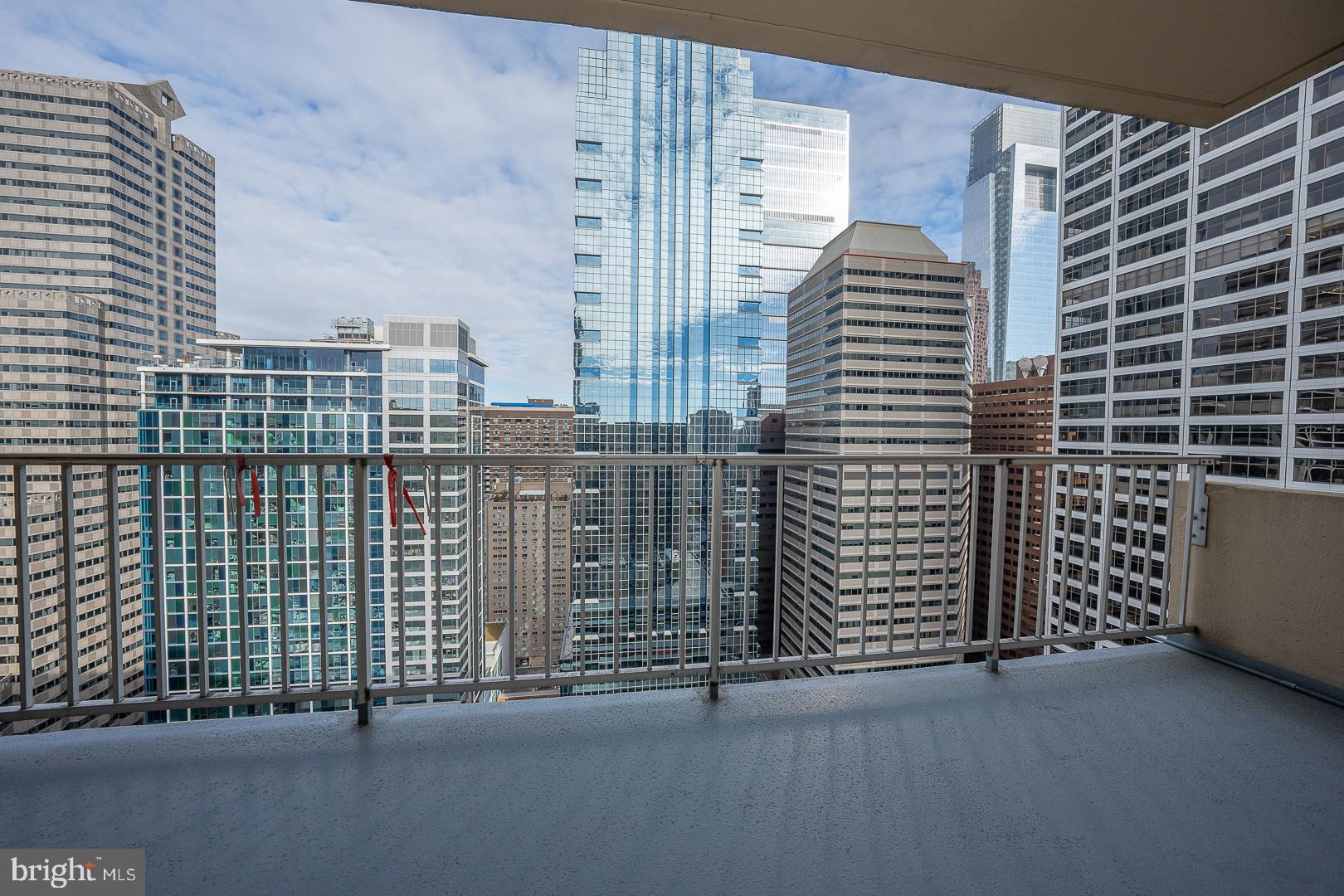 1919 Chestnut St #2903