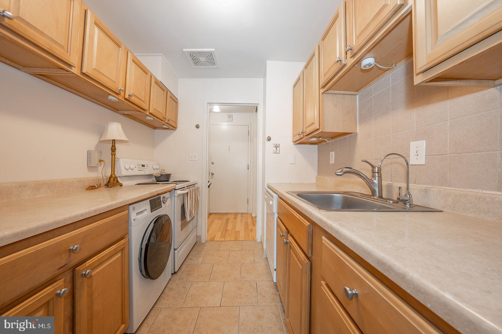 1919 Chestnut St #2903