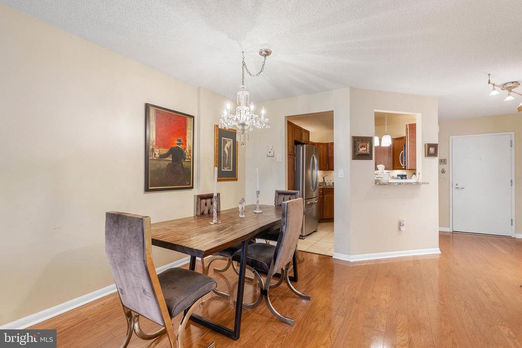 233 S 6th St #704
