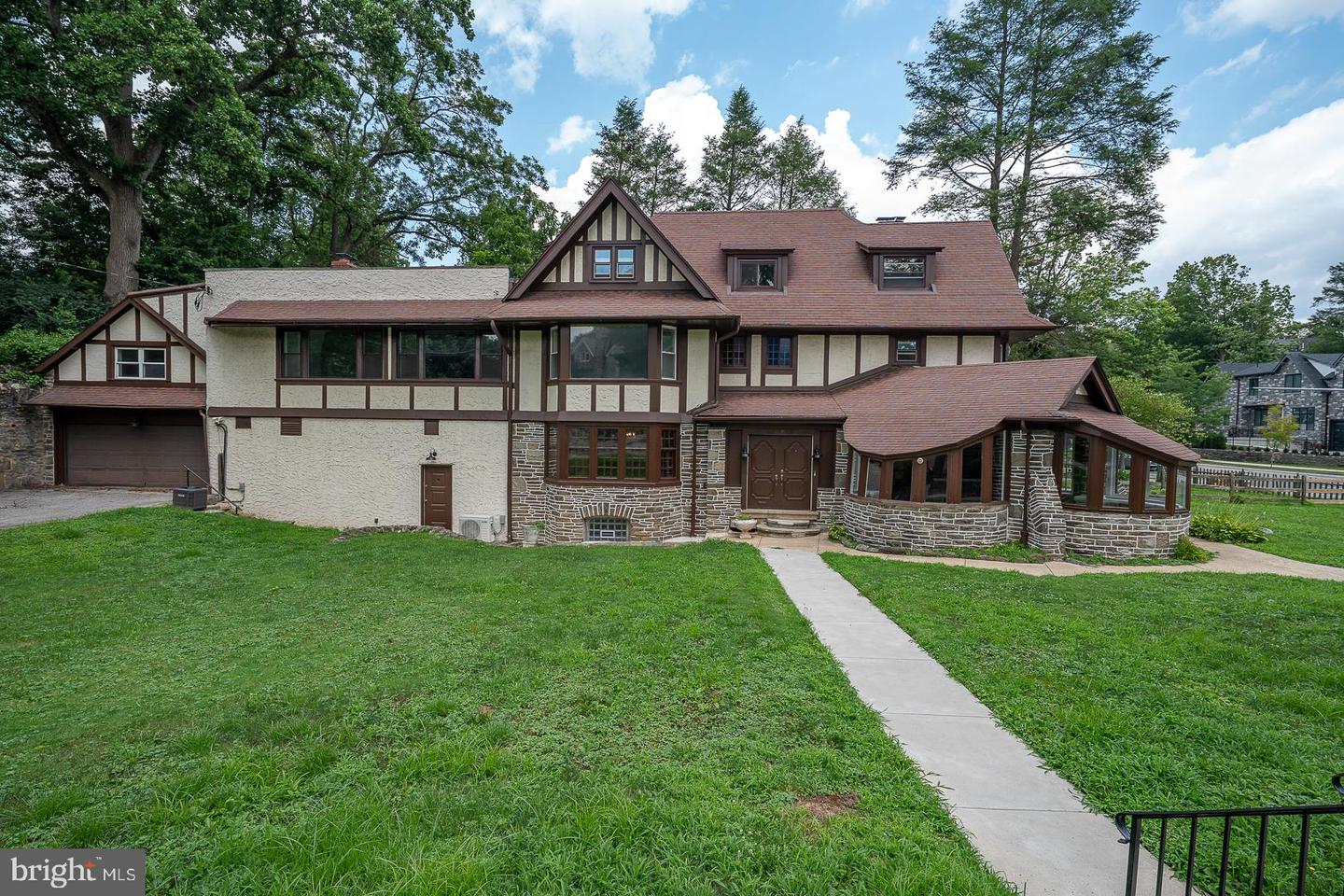 6640 Lincoln Dr