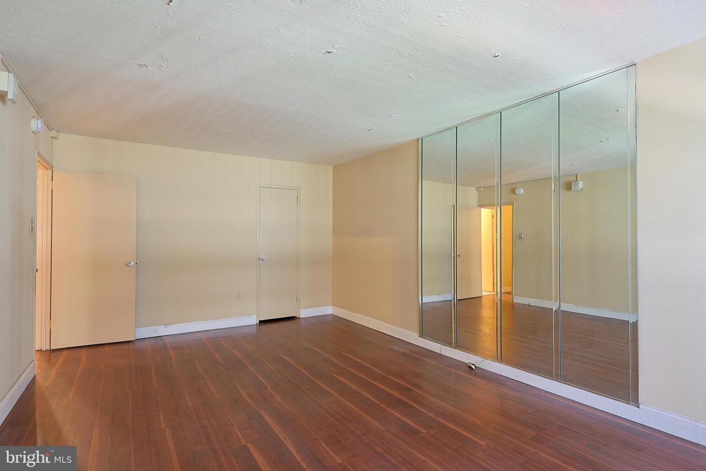 1900 John F Kennedy Blvd #719