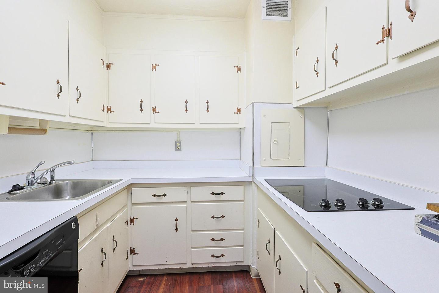 1900 John F Kennedy Blvd #719